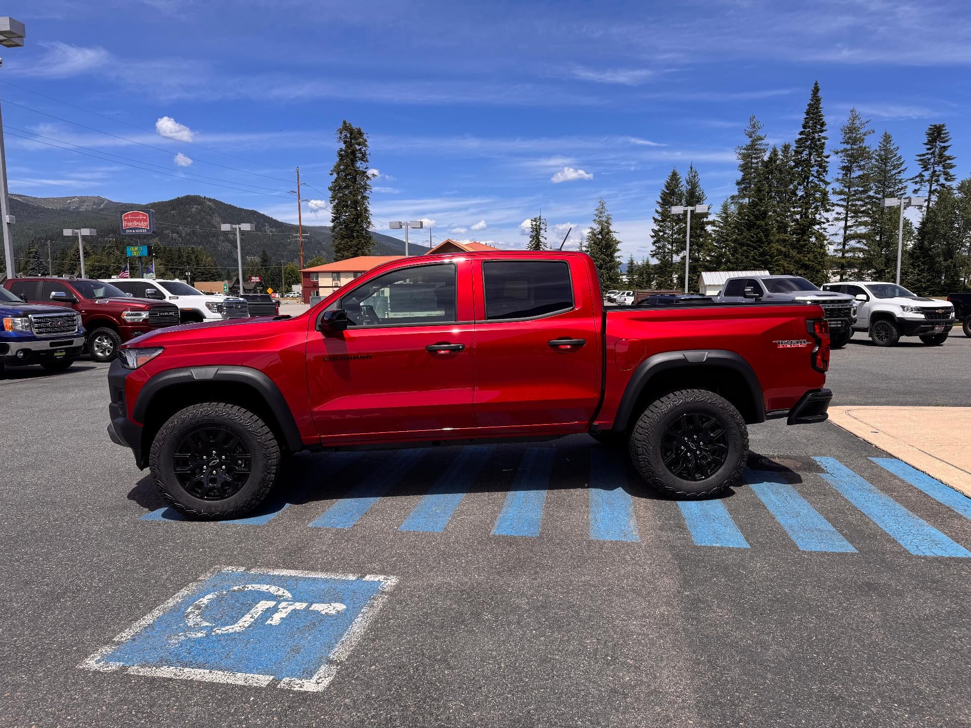 2026 Chevrolet Colorado TRAIL BOSS / CREW / 2.7 TUBOMAX / DARK ESSENTIALS