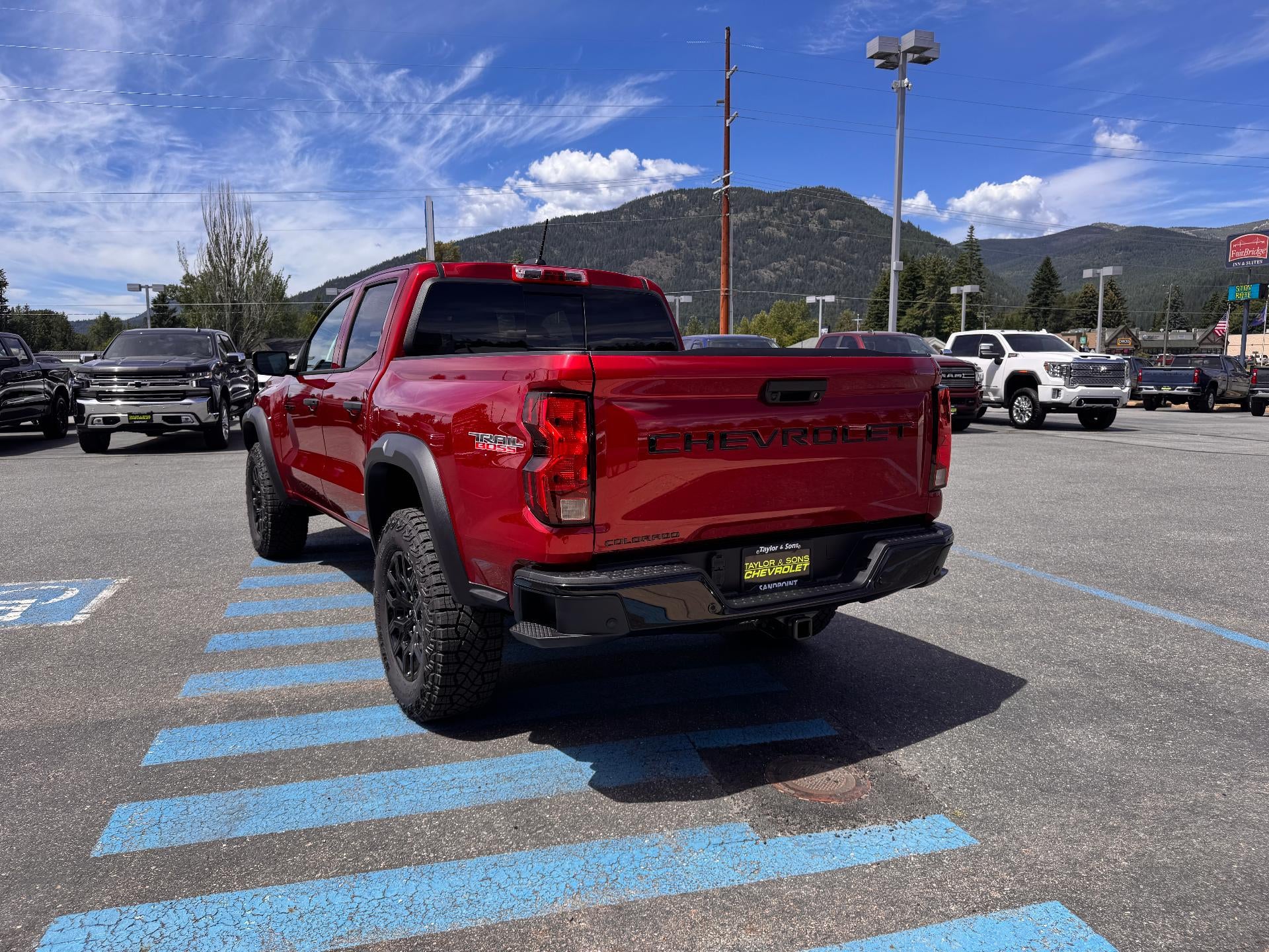 2026 Chevrolet Colorado TRAIL BOSS / CREW / 2.7 TUBOMAX / DARK ESSENTIALS