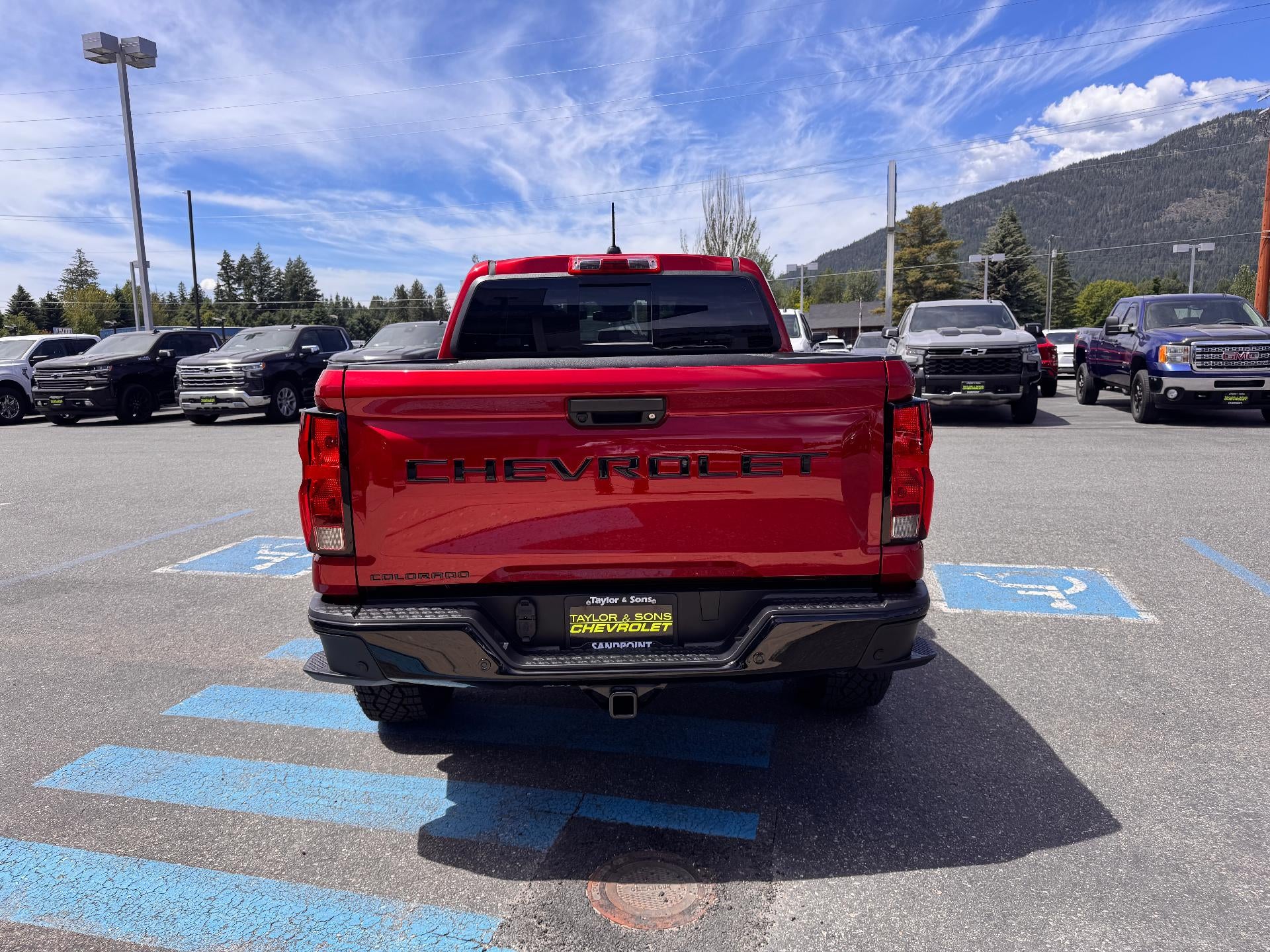 2026 Chevrolet Colorado TRAIL BOSS / CREW / 2.7 TUBOMAX / DARK ESSENTIALS