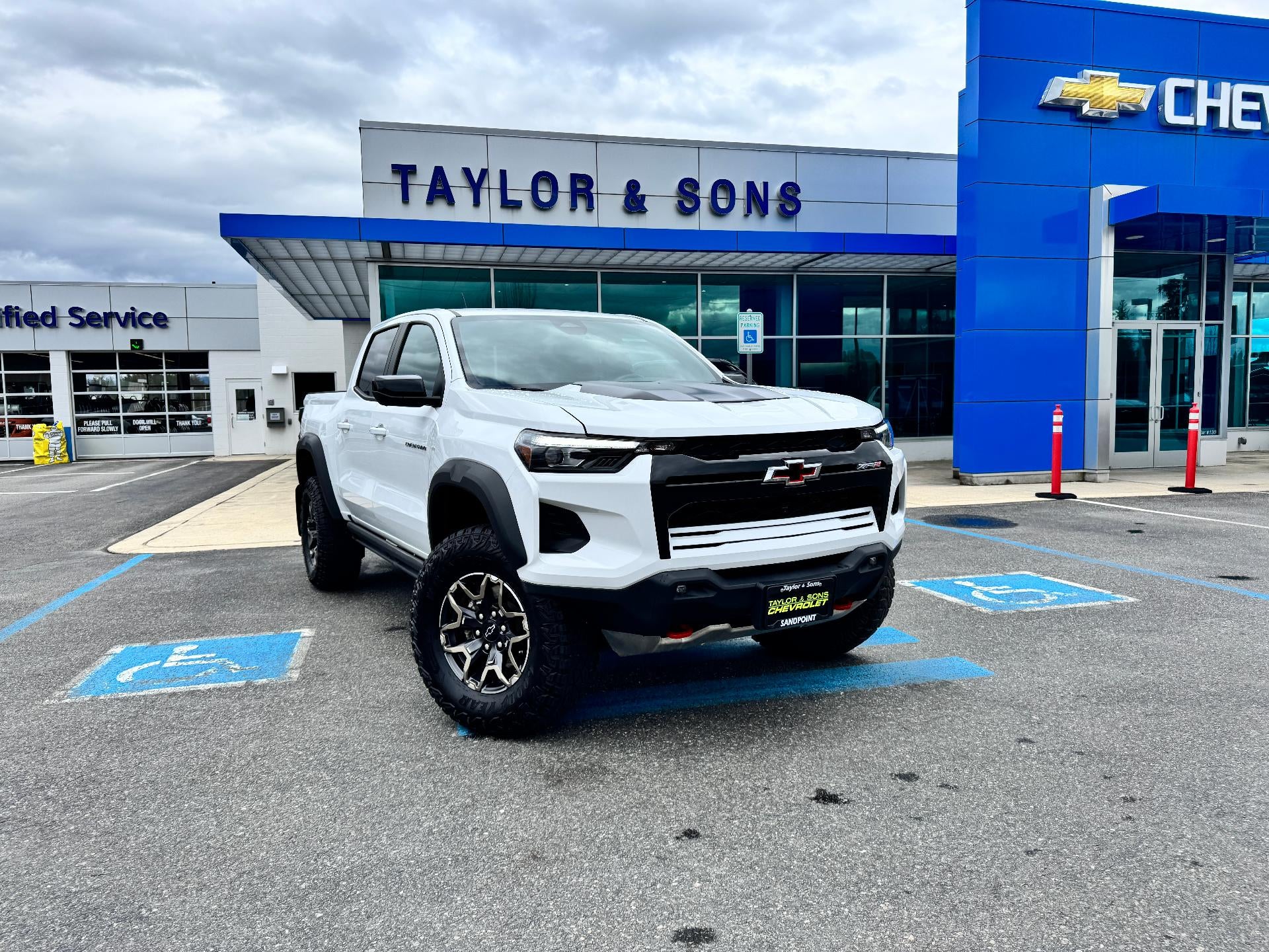 2024 Chevrolet Colorado ZR2 OFF ROAD / CREW / 2.7 TURBOMAX / TECH PCKG / 1 OWNER / 13K MILES
