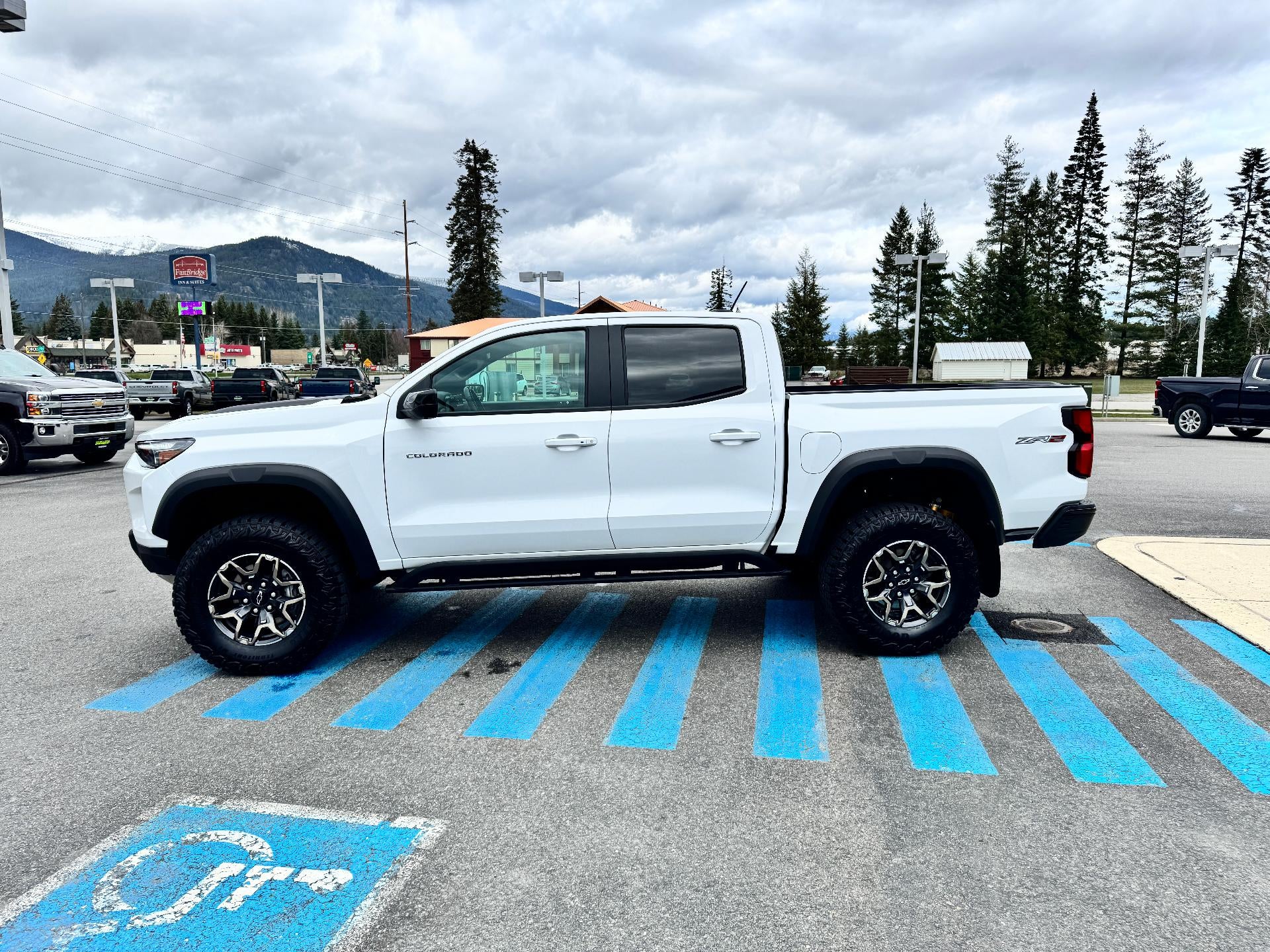 2024 Chevrolet Colorado ZR2 OFF ROAD / CREW / 2.7 TURBOMAX / TECH PCKG / 1 OWNER / 13K MILES
