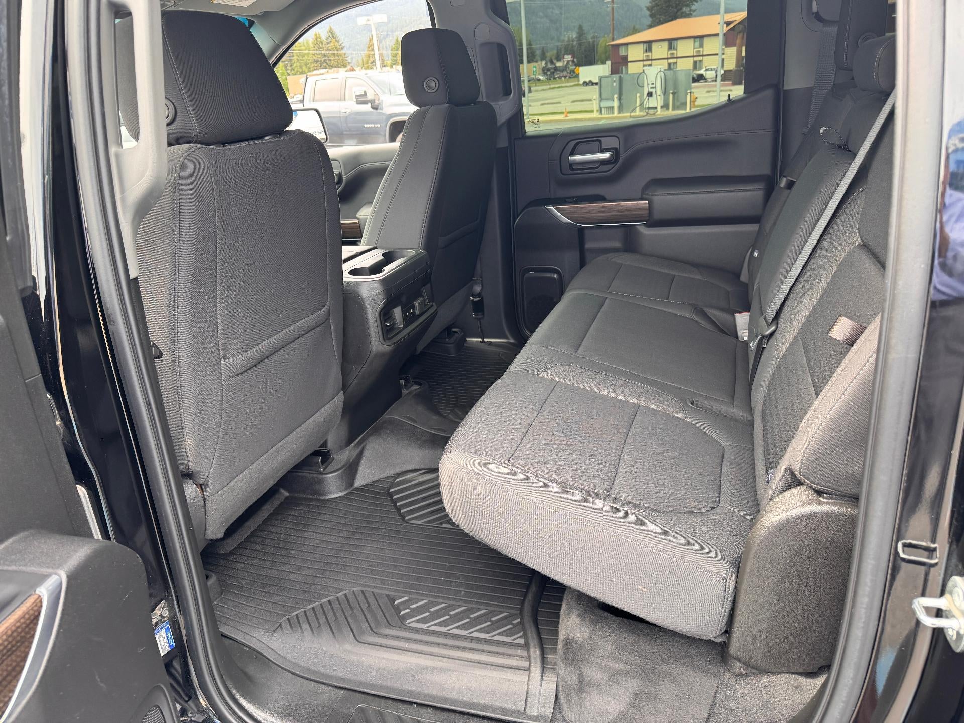 2021 Chevrolet Silverado 1500 LT / TRAIL BOSS / CREW / 5.3 LITER V8 / STANDARD BOX / LOCAL TRADE