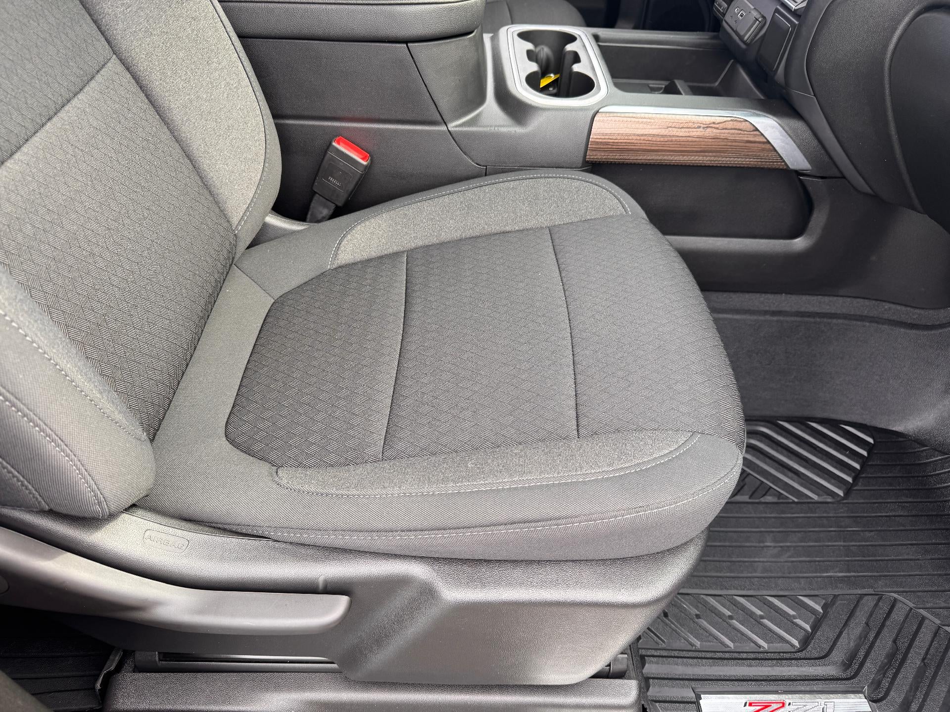 2021 Chevrolet Silverado 1500 LT / TRAIL BOSS / CREW / 5.3 LITER V8 / STANDARD BOX / LOCAL TRADE