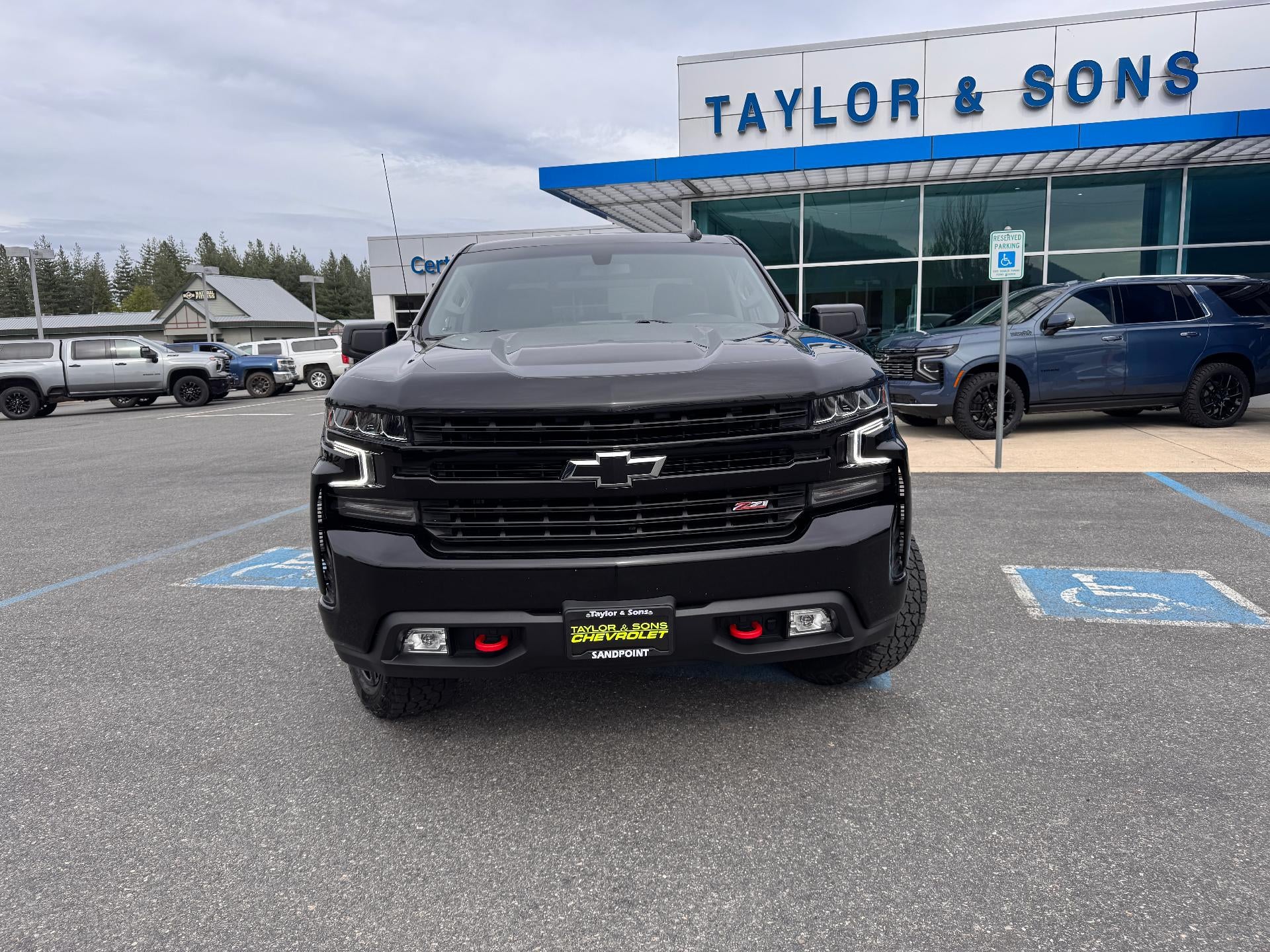2021 Chevrolet Silverado 1500 LT / TRAIL BOSS / CREW / 5.3 LITER V8 / STANDARD BOX / LOCAL TRADE