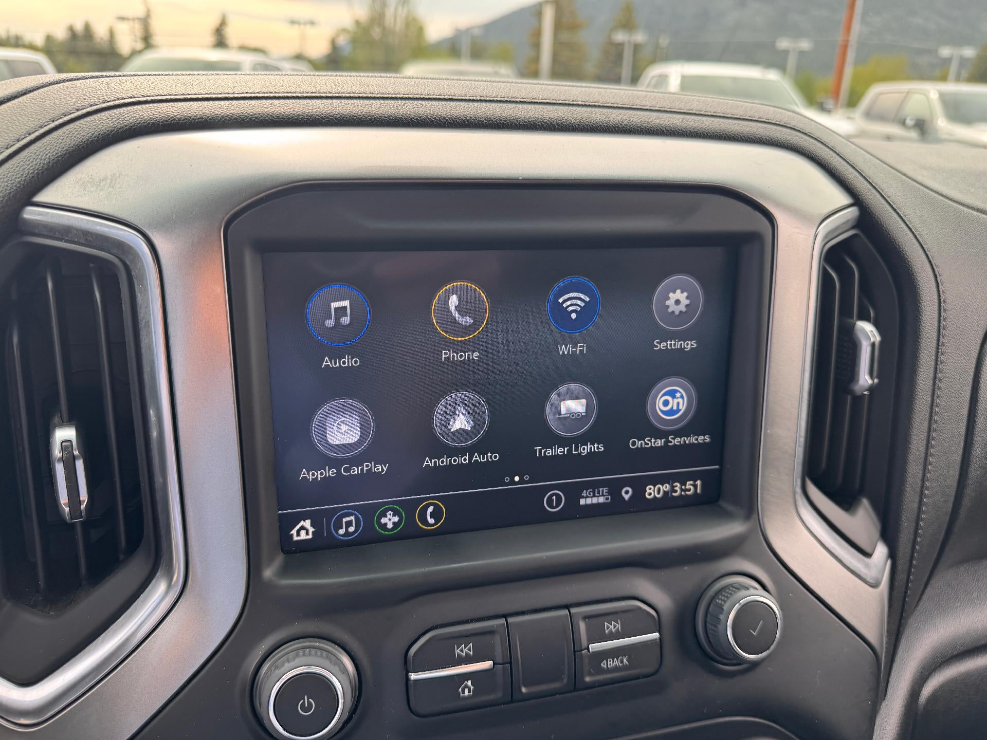 2021 Chevrolet Silverado 1500 LT / TRAIL BOSS / CREW / 5.3 LITER V8 / STANDARD BOX / LOCAL TRADE