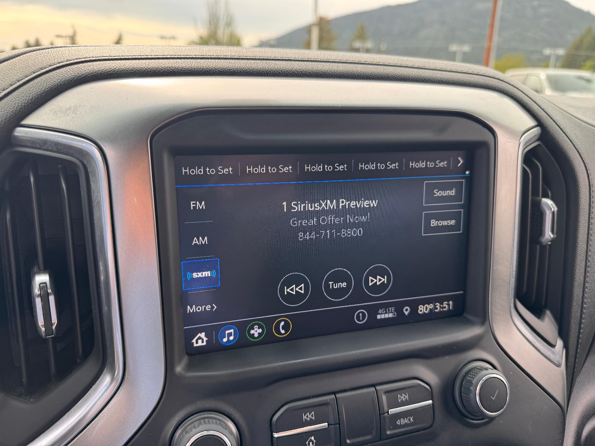 2021 Chevrolet Silverado 1500 LT / TRAIL BOSS / CREW / 5.3 LITER V8 / STANDARD BOX / LOCAL TRADE