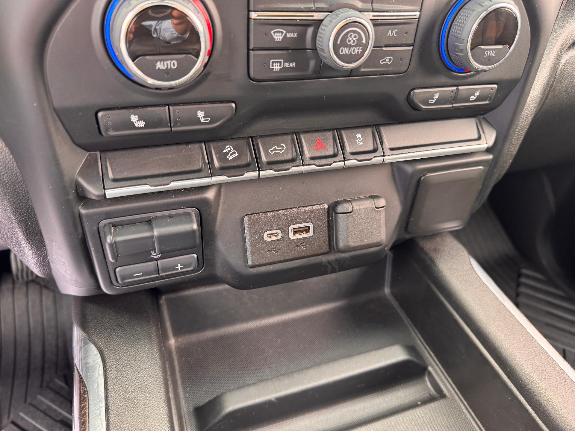 2021 Chevrolet Silverado 1500 LT / TRAIL BOSS / CREW / 5.3 LITER V8 / STANDARD BOX / LOCAL TRADE