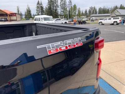 2021 Chevrolet Silverado 1500 LT / TRAIL BOSS / CREW / 5.3 LITER V8 / STANDARD BOX / LOCAL TRADE