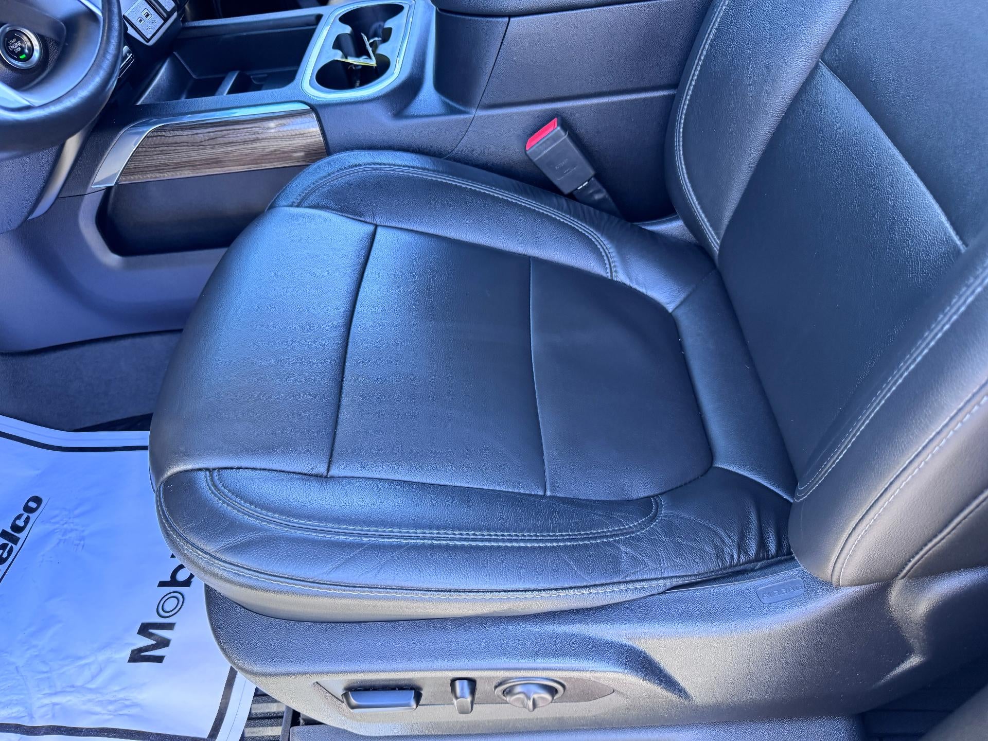 2020 Chevrolet Silverado 1500 LT / TRAIL BOSS / CREW / 5.3 LITER V8 / LEATHER / SUNROOF / SHORT BOX / 1 OWNER TRADE