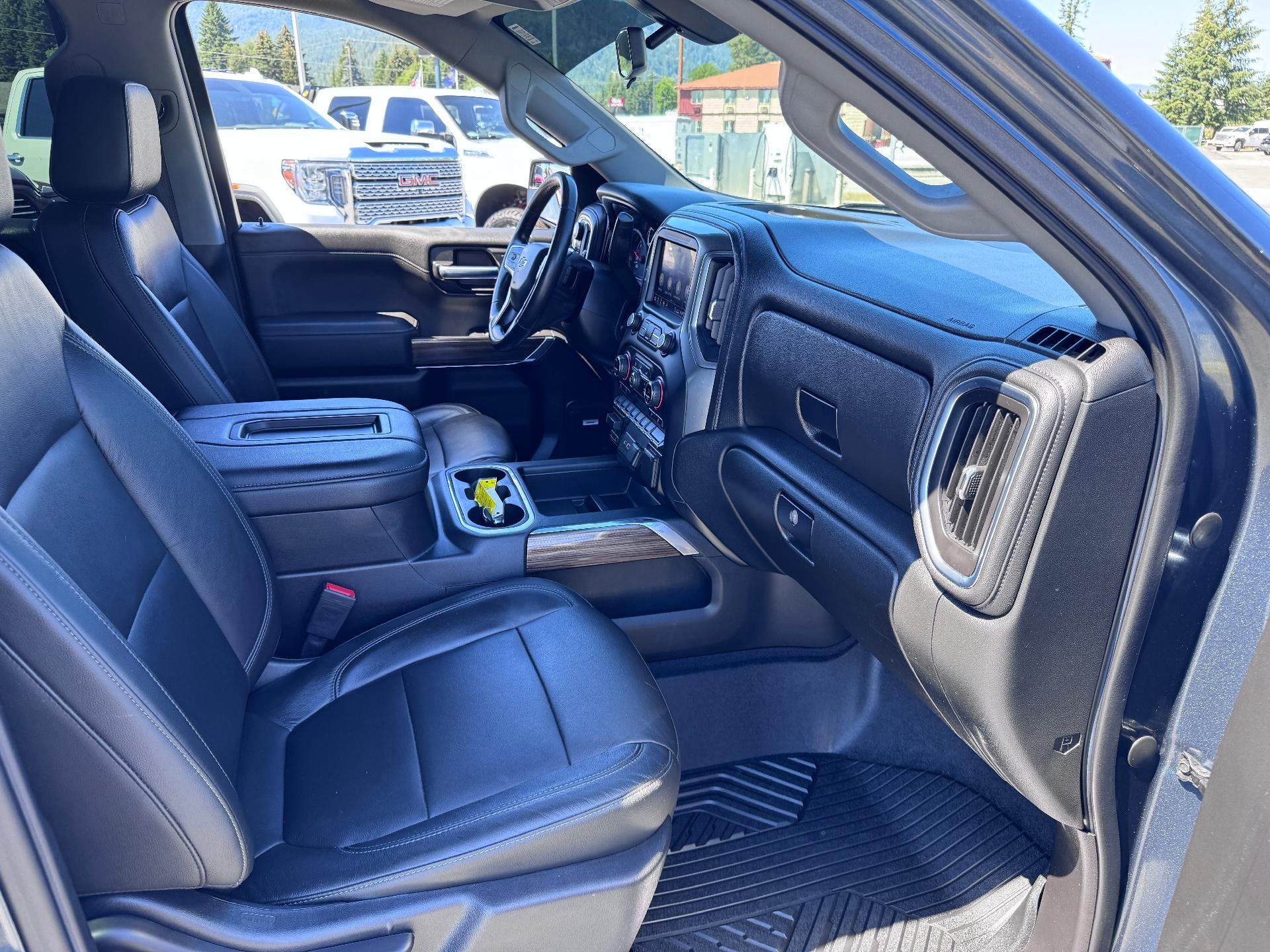 2020 Chevrolet Silverado 1500 LT / TRAIL BOSS / CREW / 5.3 LITER V8 / LEATHER / SUNROOF / SHORT BOX / 1 OWNER TRADE