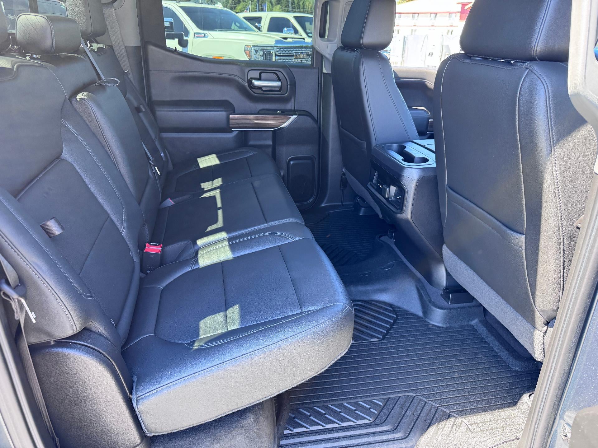 2020 Chevrolet Silverado 1500 LT / TRAIL BOSS / CREW / 5.3 LITER V8 / LEATHER / SUNROOF / SHORT BOX / 1 OWNER TRADE