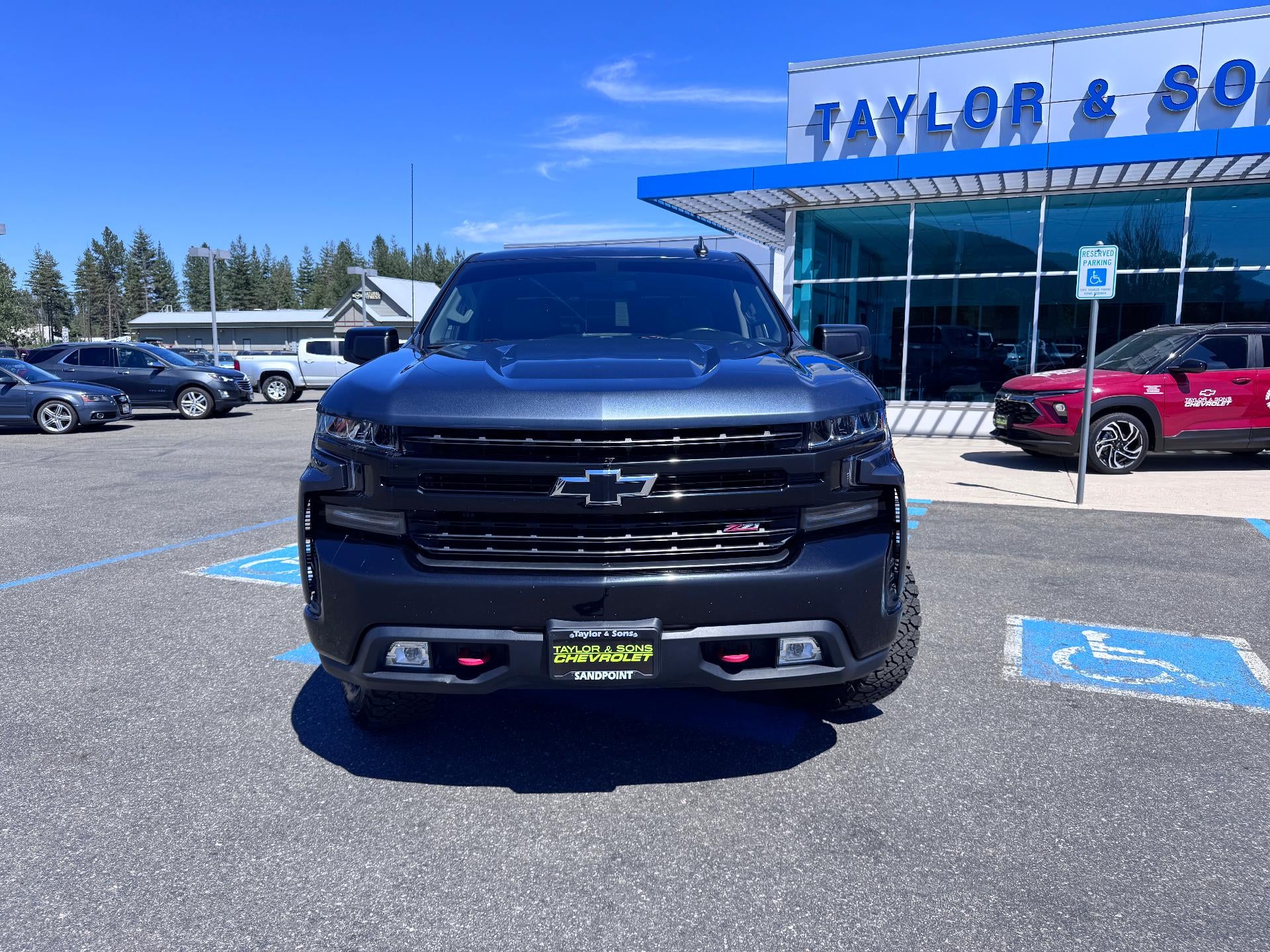 2020 Chevrolet Silverado 1500 LT / TRAIL BOSS / CREW / 5.3 LITER V8 / LEATHER / SUNROOF / SHORT BOX / 1 OWNER TRADE