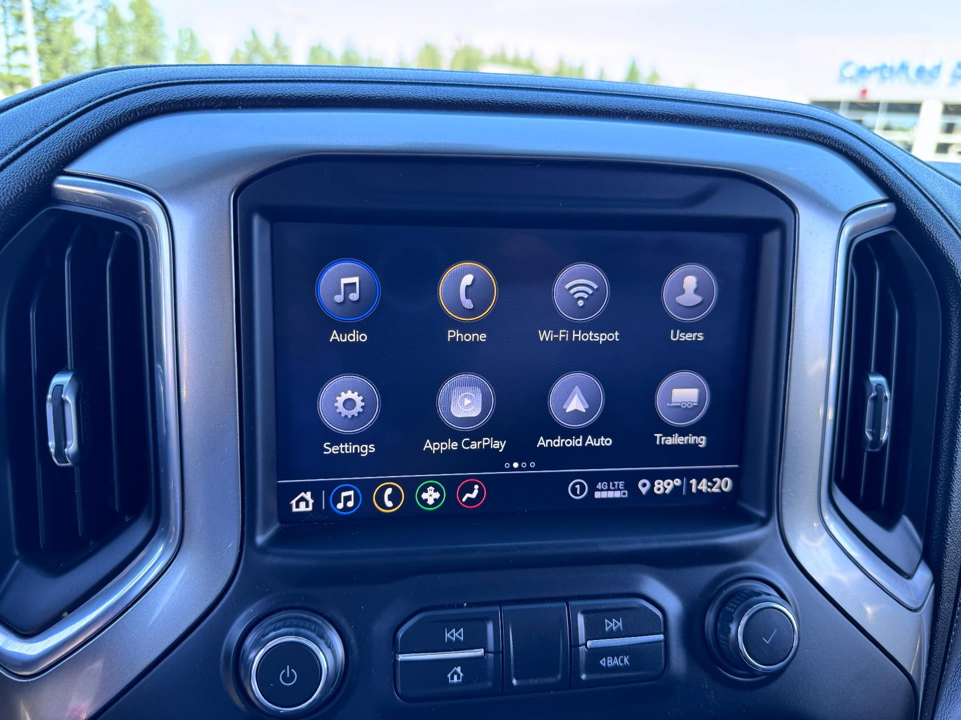 2020 Chevrolet Silverado 1500 LT / TRAIL BOSS / CREW / 5.3 LITER V8 / LEATHER / SUNROOF / SHORT BOX / 1 OWNER TRADE
