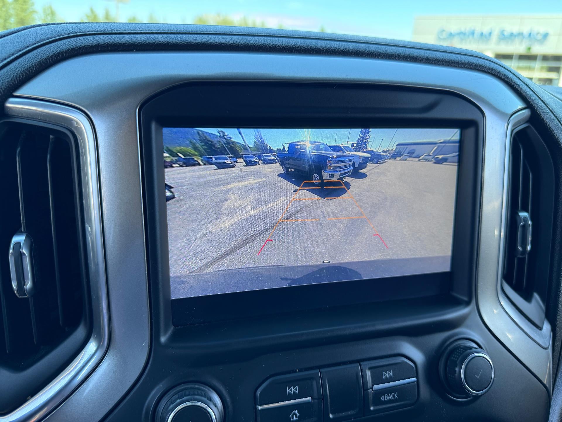 2020 Chevrolet Silverado 1500 LT / TRAIL BOSS / CREW / 5.3 LITER V8 / LEATHER / SUNROOF / SHORT BOX / 1 OWNER TRADE