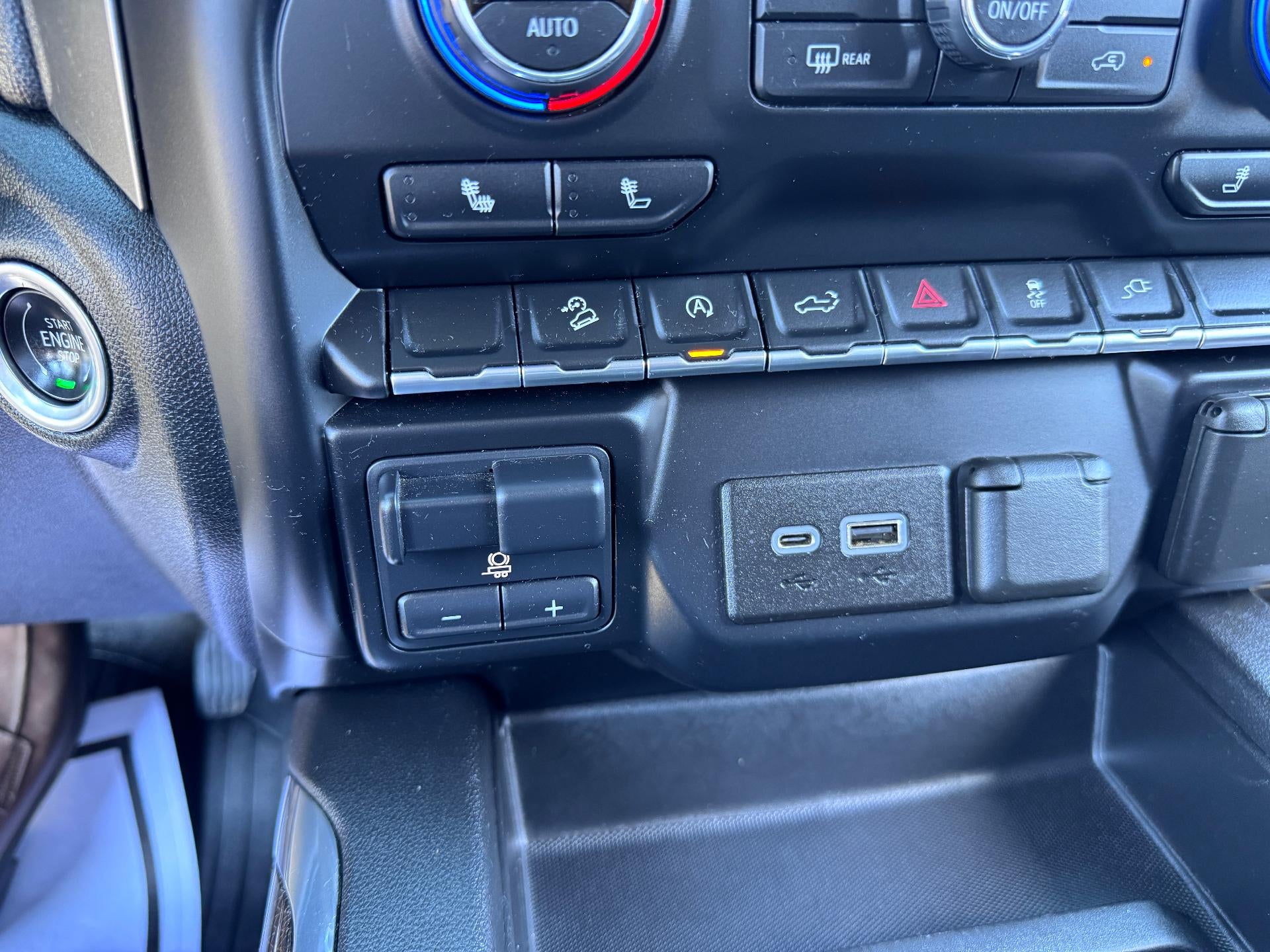 2020 Chevrolet Silverado 1500 LT / TRAIL BOSS / CREW / 5.3 LITER V8 / LEATHER / SUNROOF / SHORT BOX / 1 OWNER TRADE