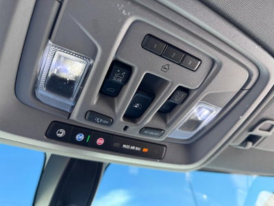 2020 Chevrolet Silverado 1500 LT / TRAIL BOSS / CREW / 5.3 LITER V8 / LEATHER / SUNROOF / SHORT BOX / 1 OWNER TRADE