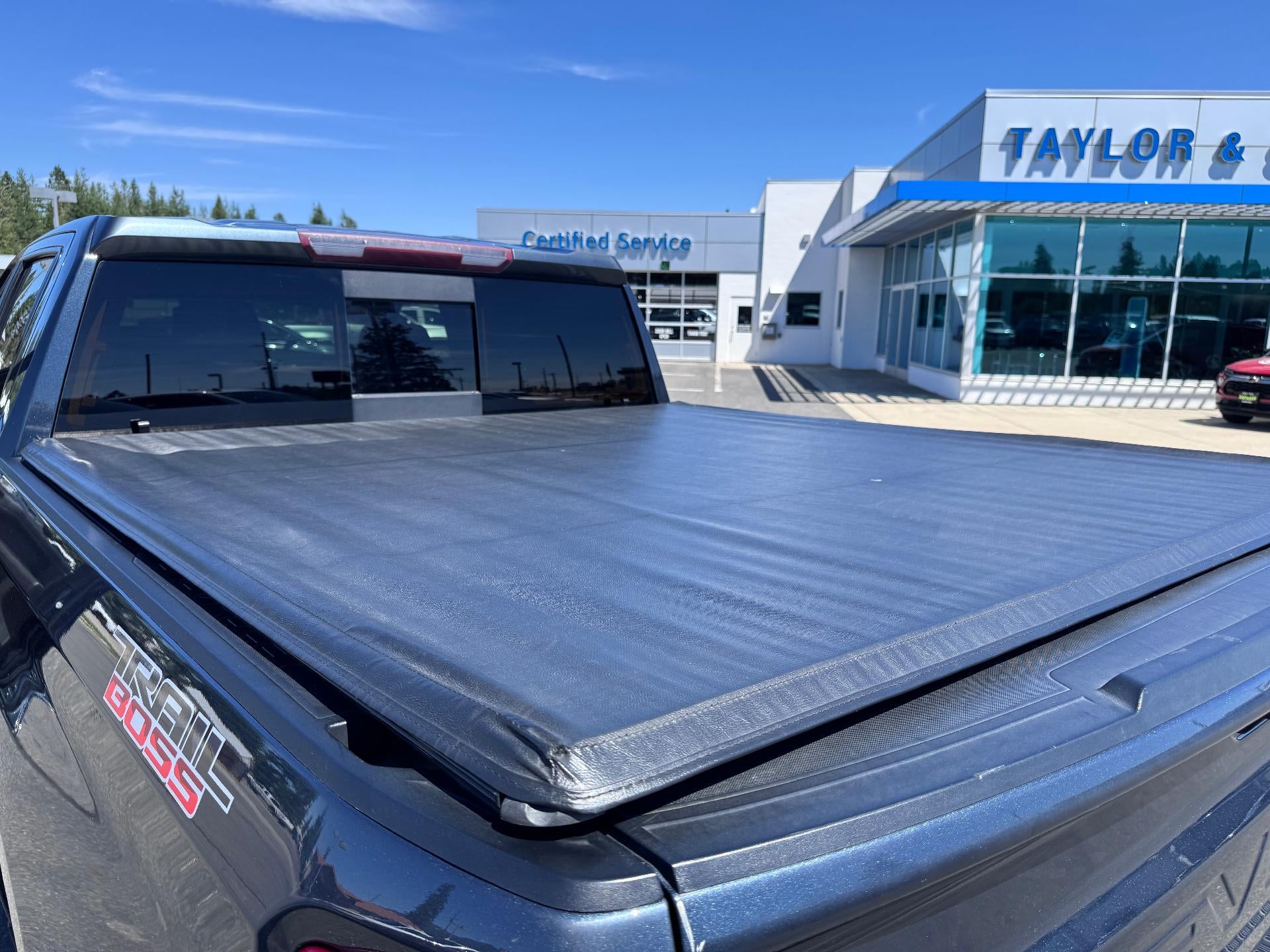 2020 Chevrolet Silverado 1500 LT / TRAIL BOSS / CREW / 5.3 LITER V8 / LEATHER / SUNROOF / SHORT BOX / 1 OWNER TRADE