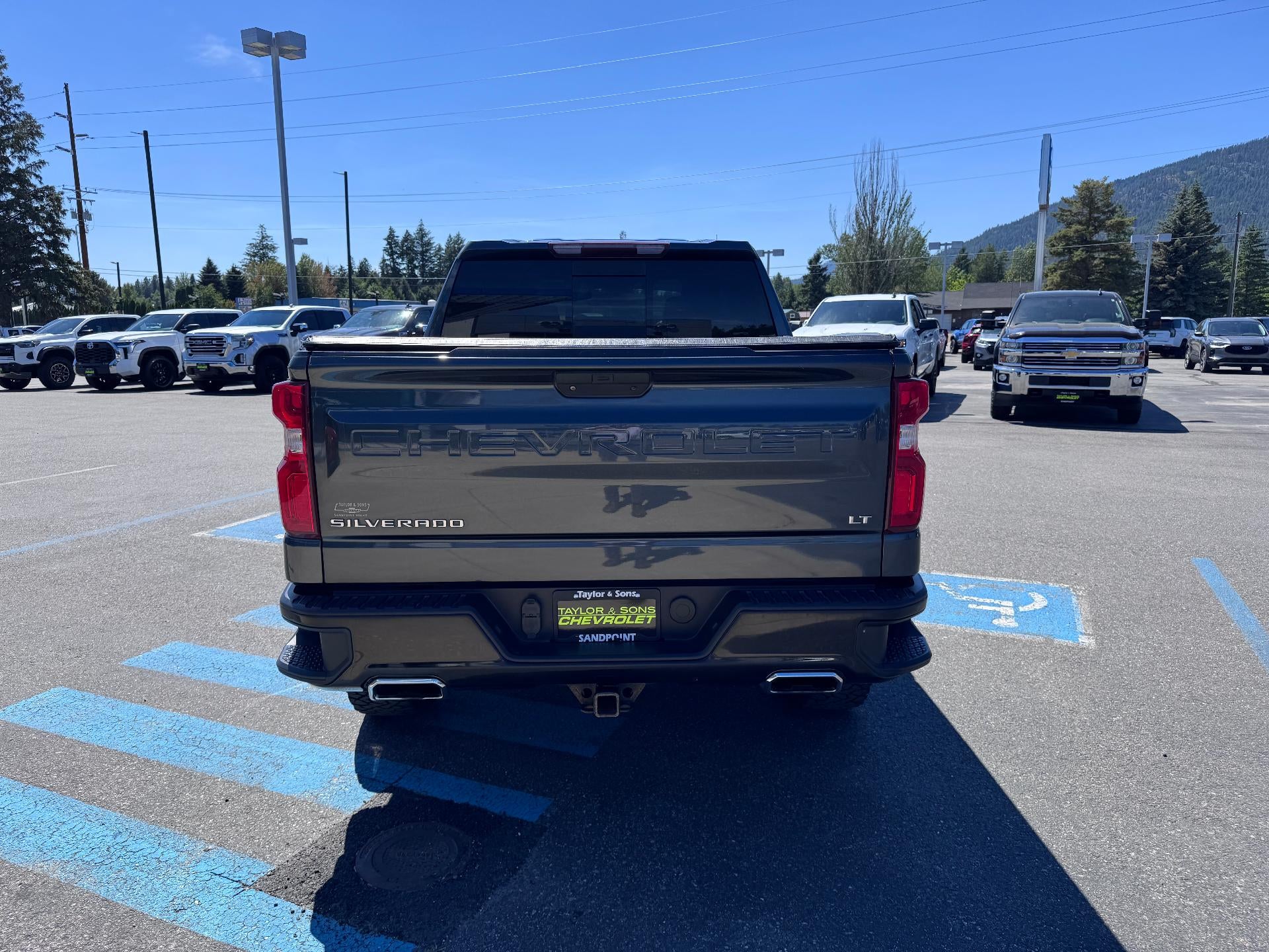 2020 Chevrolet Silverado 1500 LT / TRAIL BOSS / CREW / 5.3 LITER V8 / LEATHER / SUNROOF / SHORT BOX / 1 OWNER TRADE