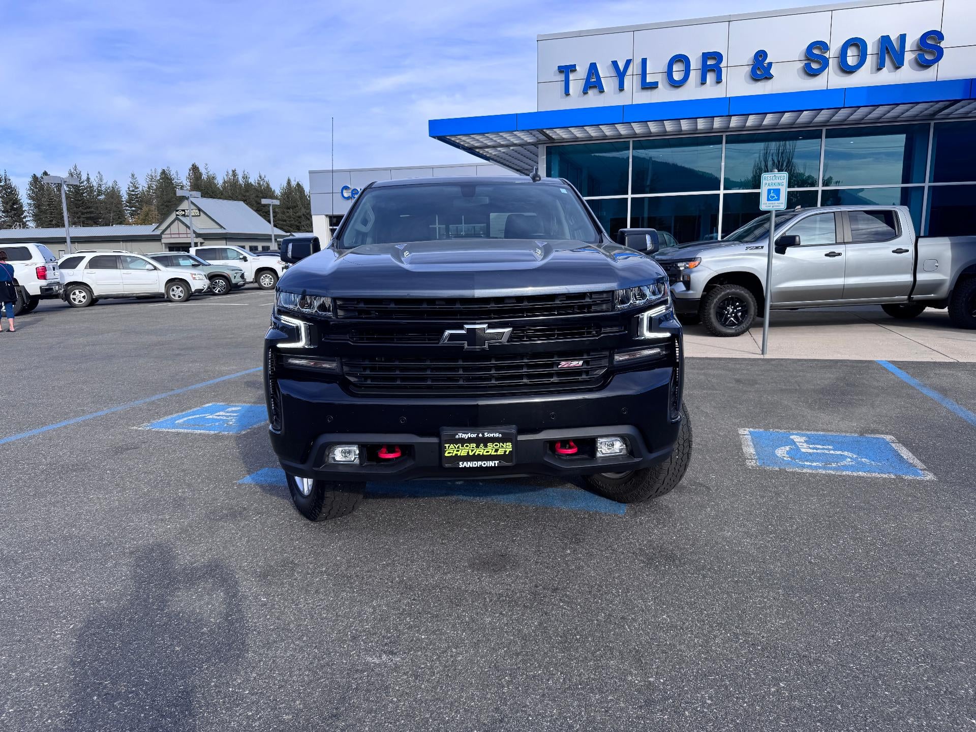 2022 Chevrolet Silverado 1500 LTD LT / TRAIL BOSS / CREW / 6.2 LITER V8 / SHORT BOX / 69K MILES / LOCAL TRADE