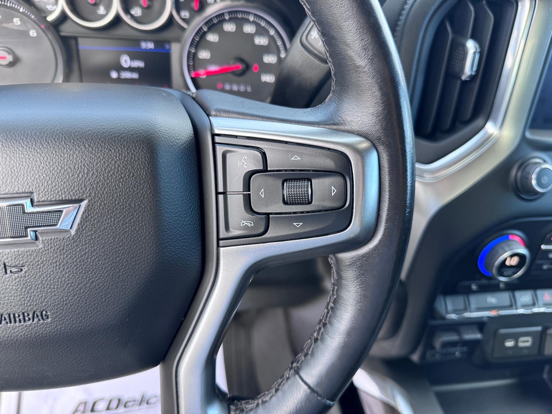 2022 Chevrolet Silverado 1500 LTD LT / TRAIL BOSS / CREW / 6.2 LITER V8 / SHORT BOX / 69K MILES / LOCAL TRADE