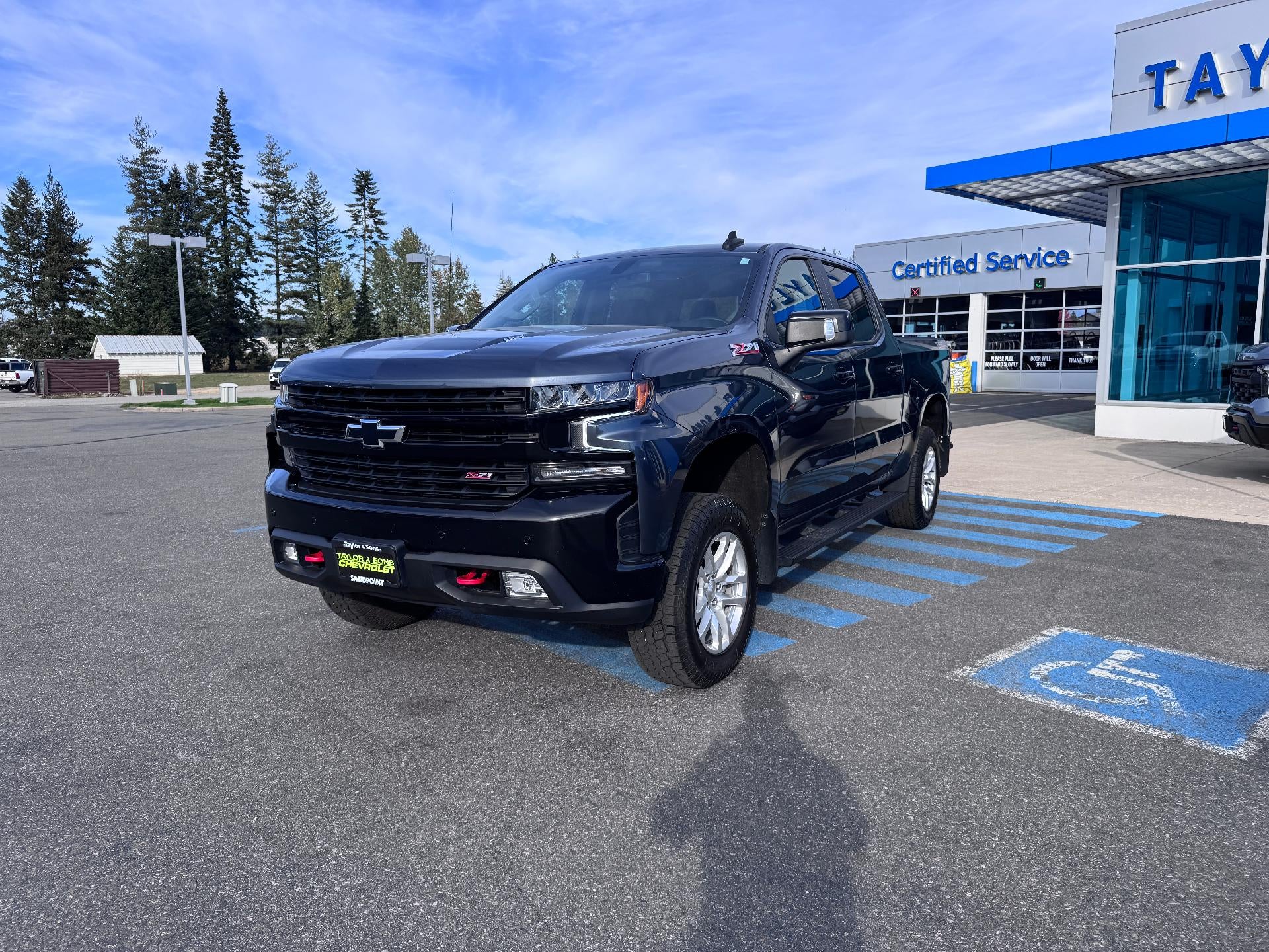 2022 Chevrolet Silverado 1500 LTD LT / TRAIL BOSS / CREW / 6.2 LITER V8 / SHORT BOX / 69K MILES / LOCAL TRADE