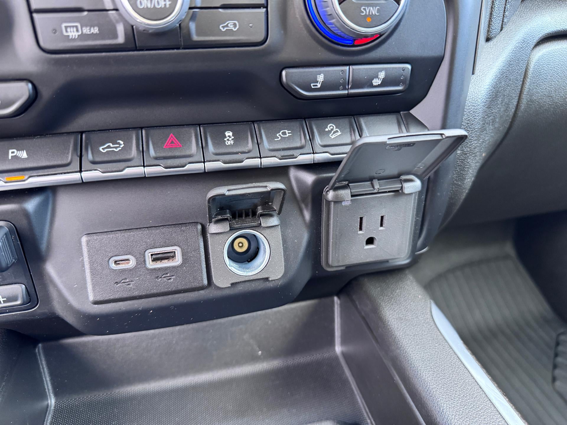 2022 Chevrolet Silverado 1500 LTD LT / TRAIL BOSS / CREW / 6.2 LITER V8 / SHORT BOX / 69K MILES / LOCAL TRADE