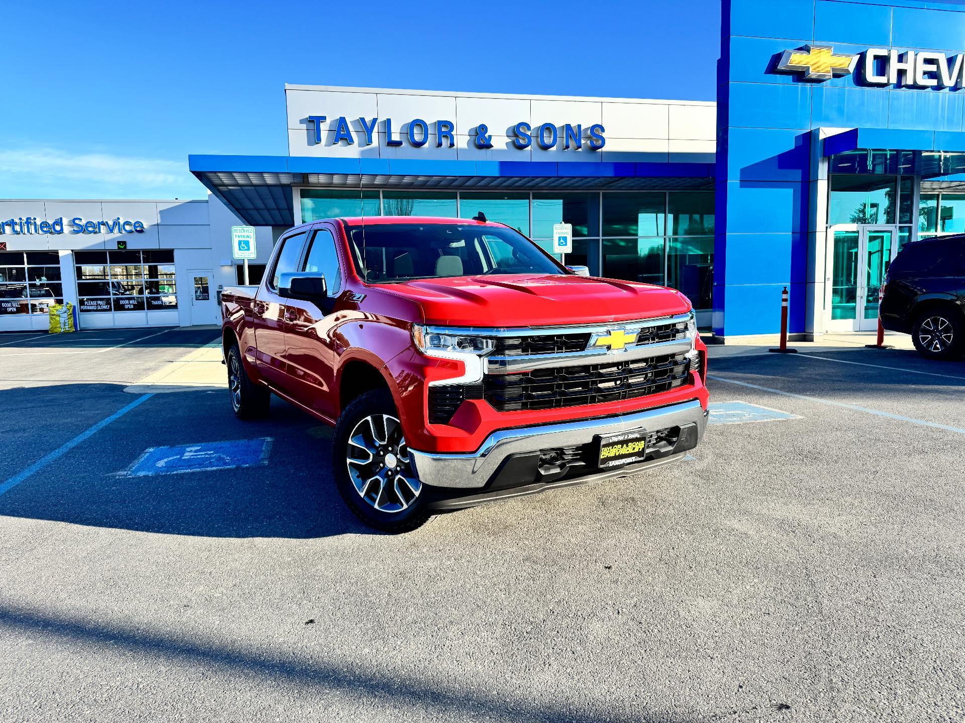 2023 Chevrolet Silverado 1500 LT / CREW / 5.3 LITER V8 / Z71 OFF ROAD / STANDARD BOX / 1 OWNER