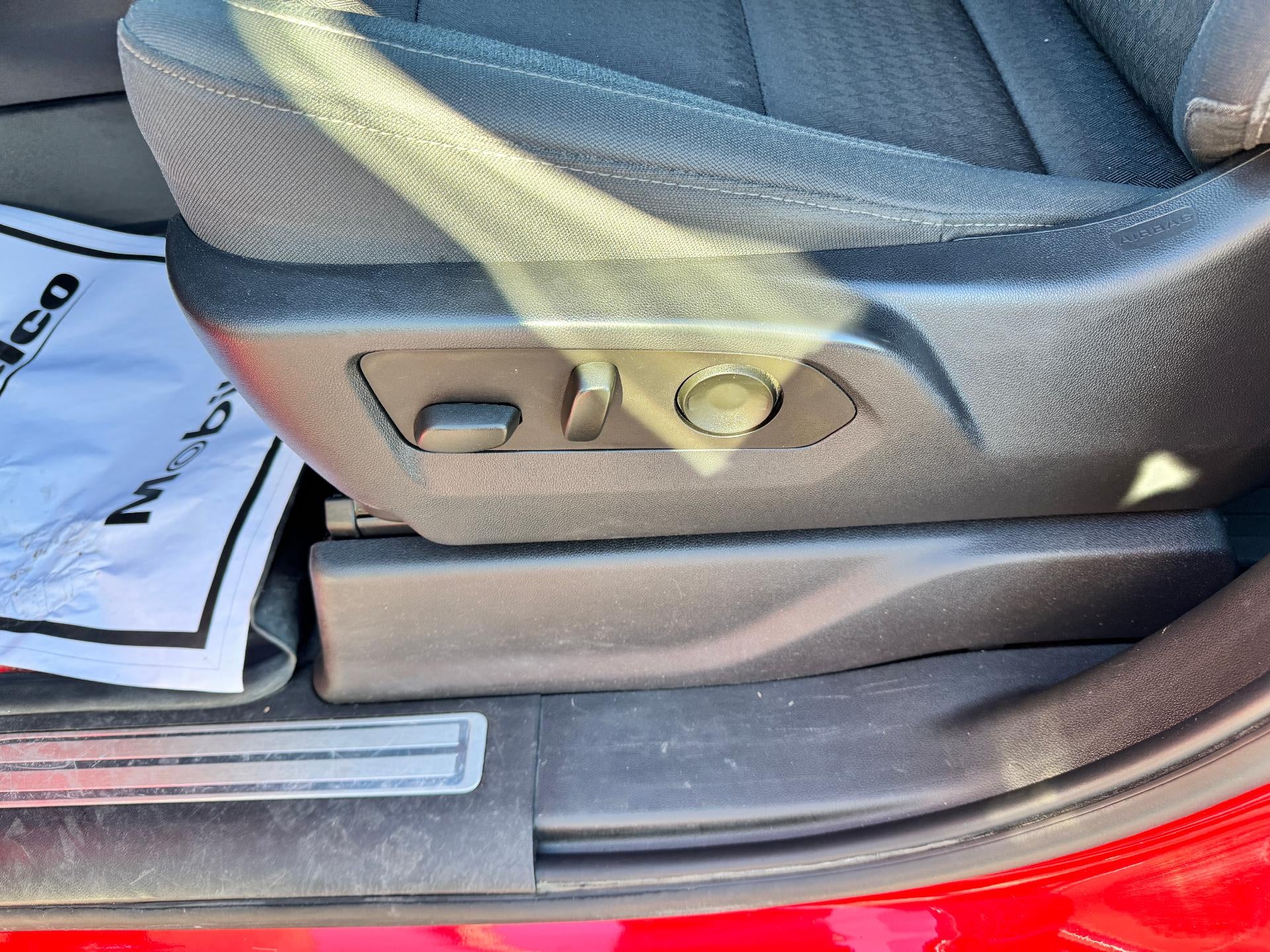 2023 Chevrolet Silverado 1500 LT / CREW / 5.3 LITER V8 / Z71 OFF ROAD / STANDARD BOX / 1 OWNER