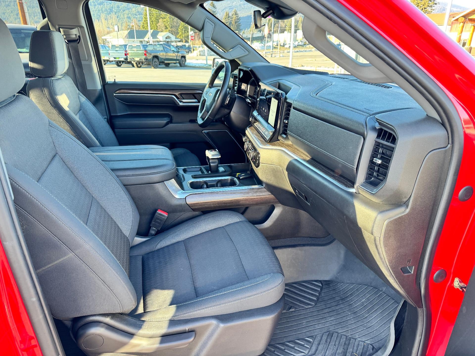 2023 Chevrolet Silverado 1500 LT / CREW / 5.3 LITER V8 / Z71 OFF ROAD / STANDARD BOX / 1 OWNER