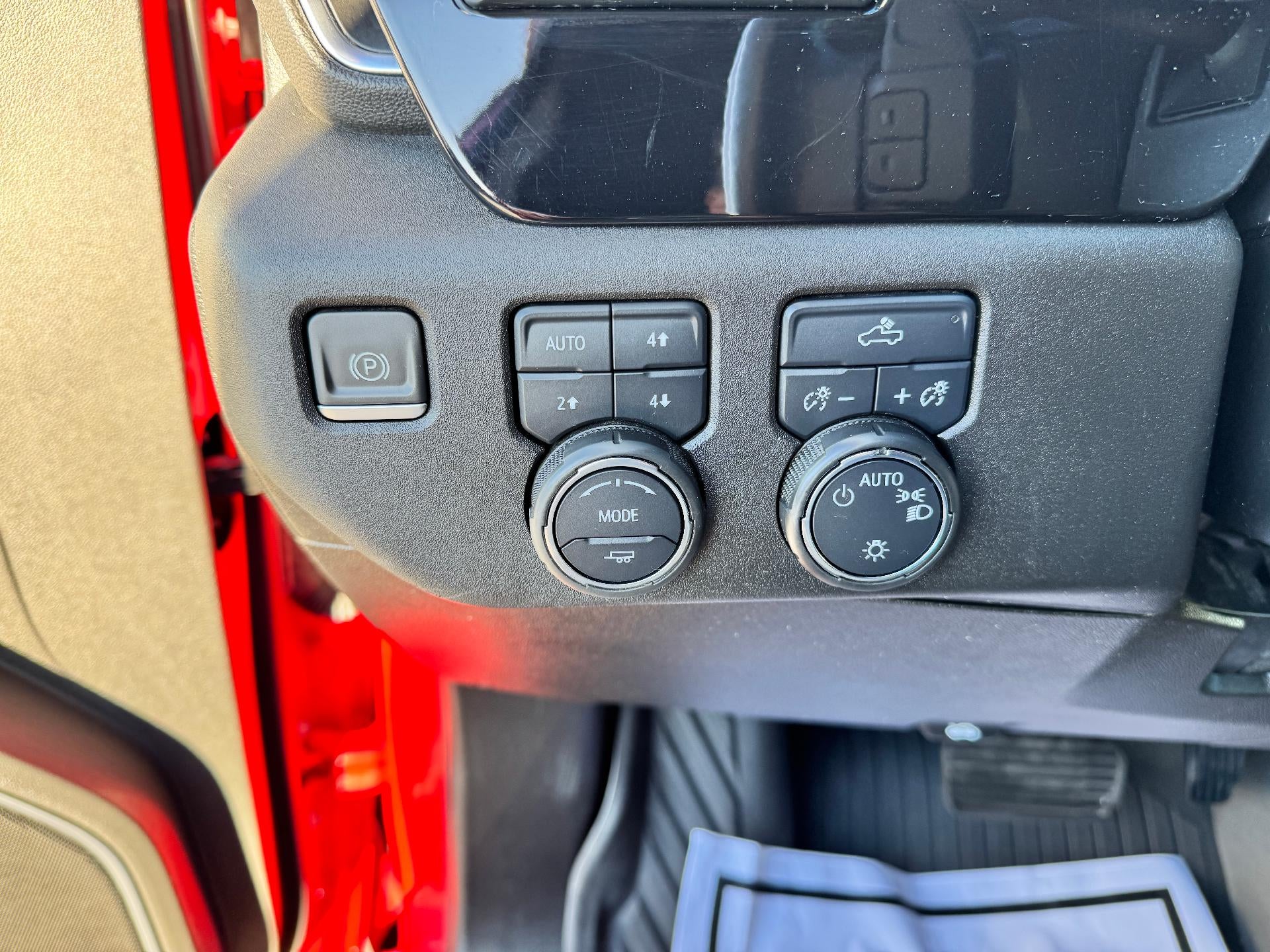 2023 Chevrolet Silverado 1500 LT / CREW / 5.3 LITER V8 / Z71 OFF ROAD / STANDARD BOX / 1 OWNER