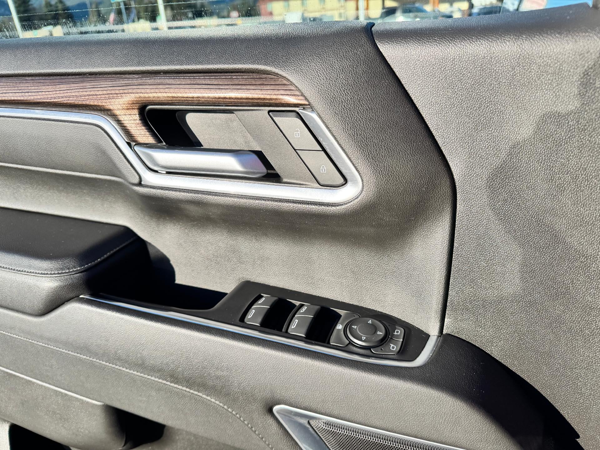 2023 Chevrolet Silverado 1500 LT / CREW / 5.3 LITER V8 / Z71 OFF ROAD / STANDARD BOX / 1 OWNER