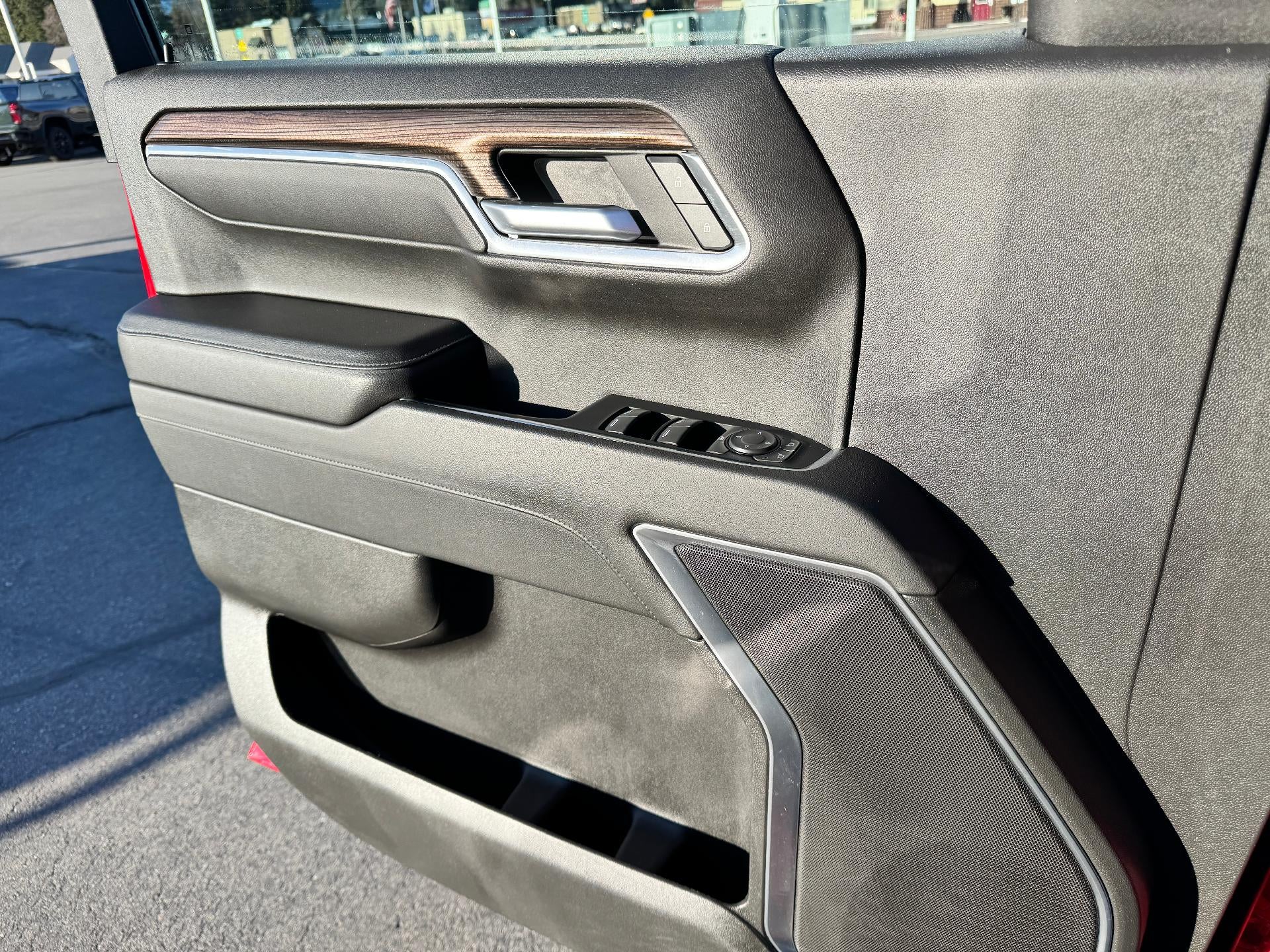 2023 Chevrolet Silverado 1500 LT / CREW / 5.3 LITER V8 / Z71 OFF ROAD / STANDARD BOX / 1 OWNER