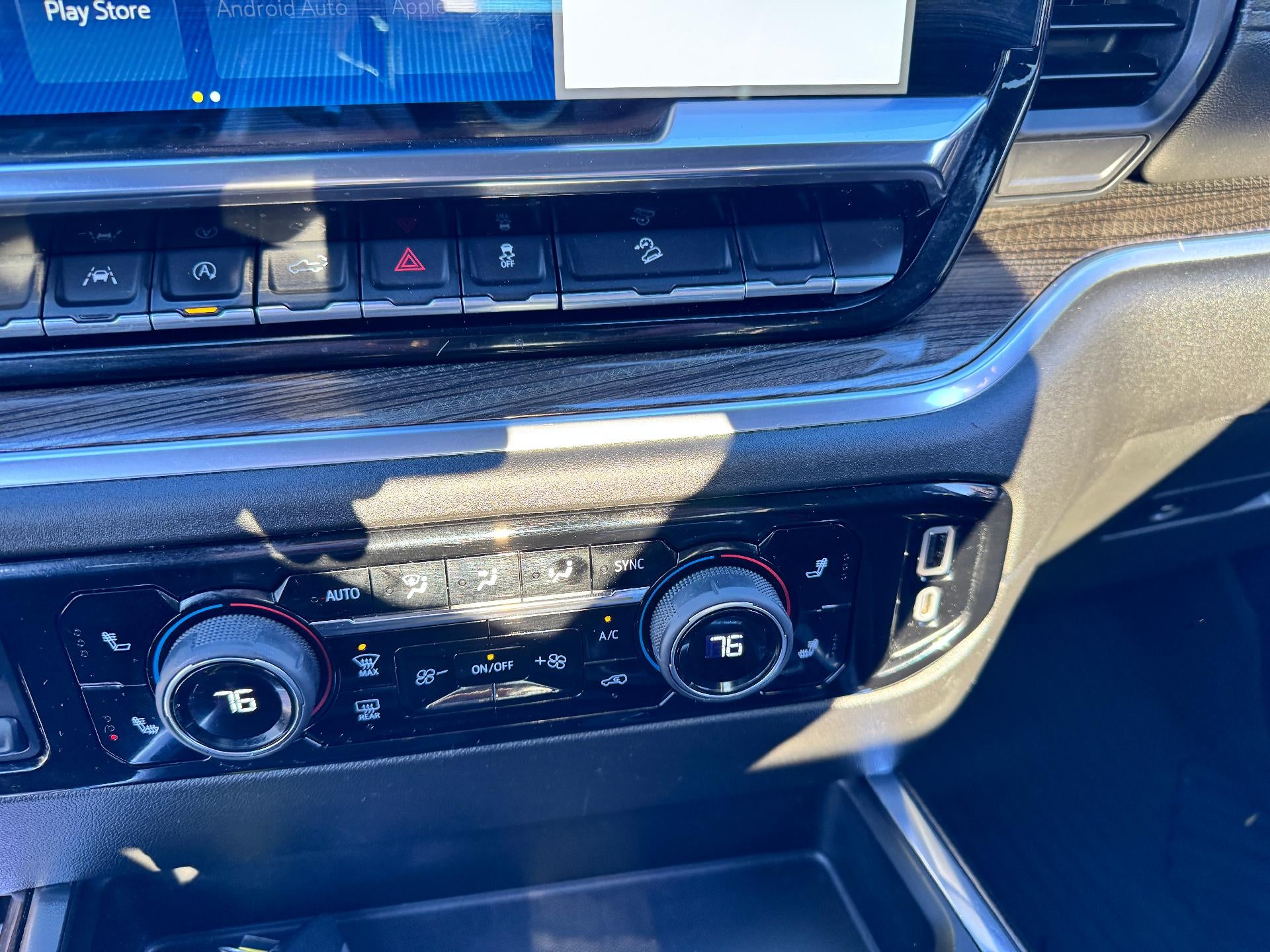 2023 Chevrolet Silverado 1500 LT / CREW / 5.3 LITER V8 / Z71 OFF ROAD / STANDARD BOX / 1 OWNER