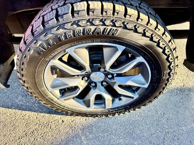 2023 Chevrolet Silverado 1500 LT / CREW / 5.3 LITER V8 / Z71 OFF ROAD / STANDARD BOX / 1 OWNER