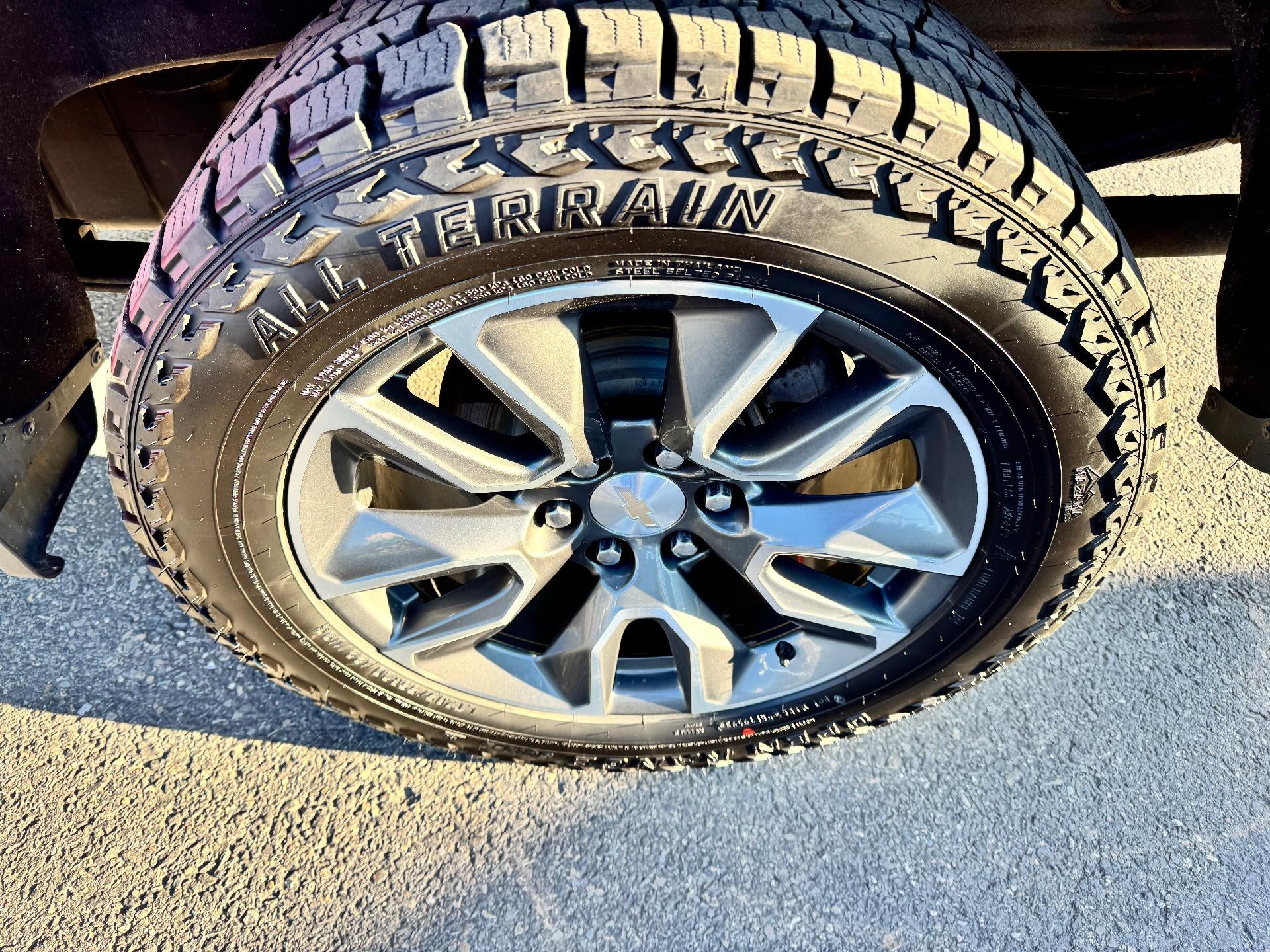 2023 Chevrolet Silverado 1500 LT / CREW / 5.3 LITER V8 / Z71 OFF ROAD / STANDARD BOX / 1 OWNER