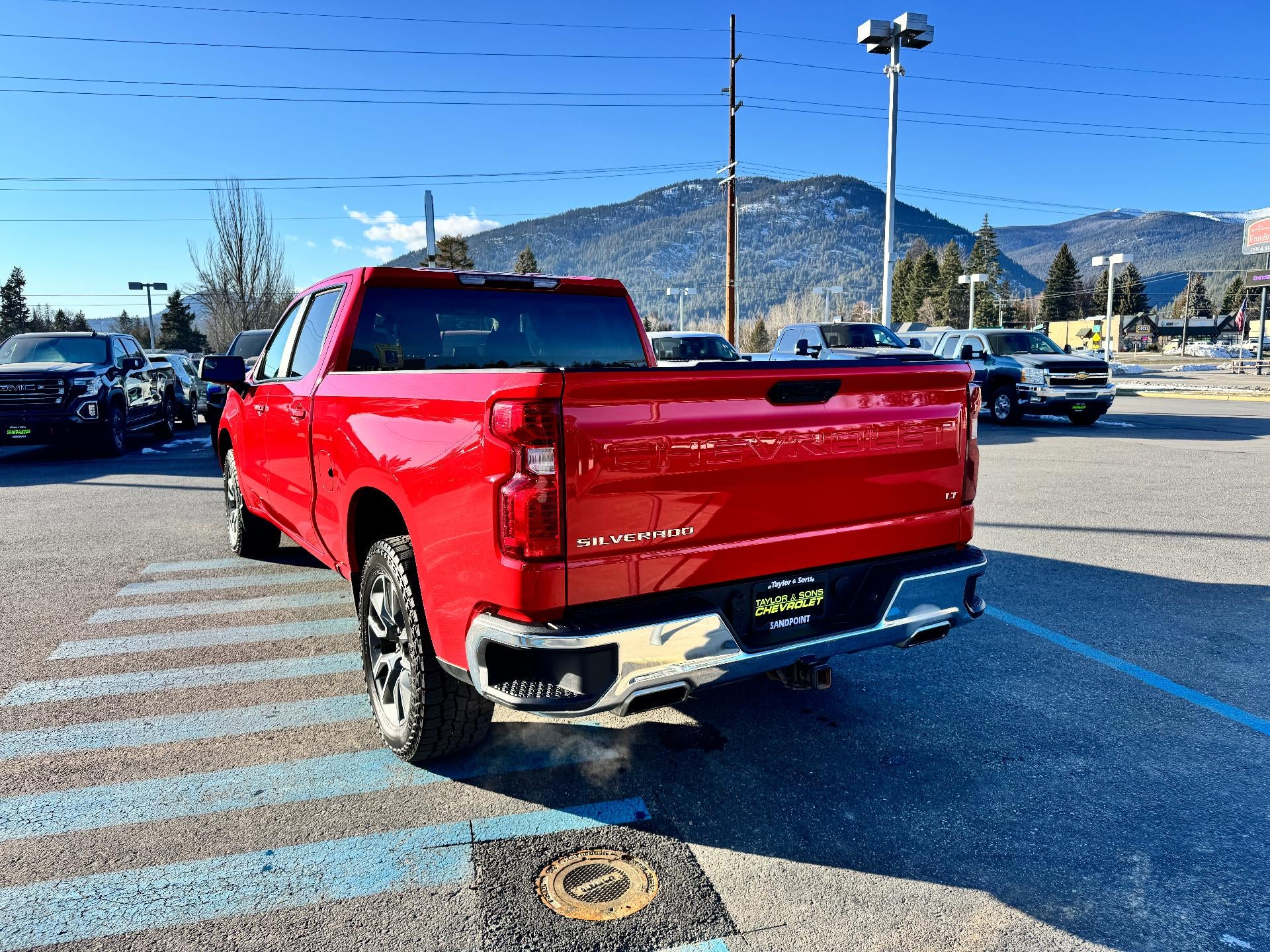 2023 Chevrolet Silverado 1500 LT / CREW / 5.3 LITER V8 / Z71 OFF ROAD / STANDARD BOX / 1 OWNER