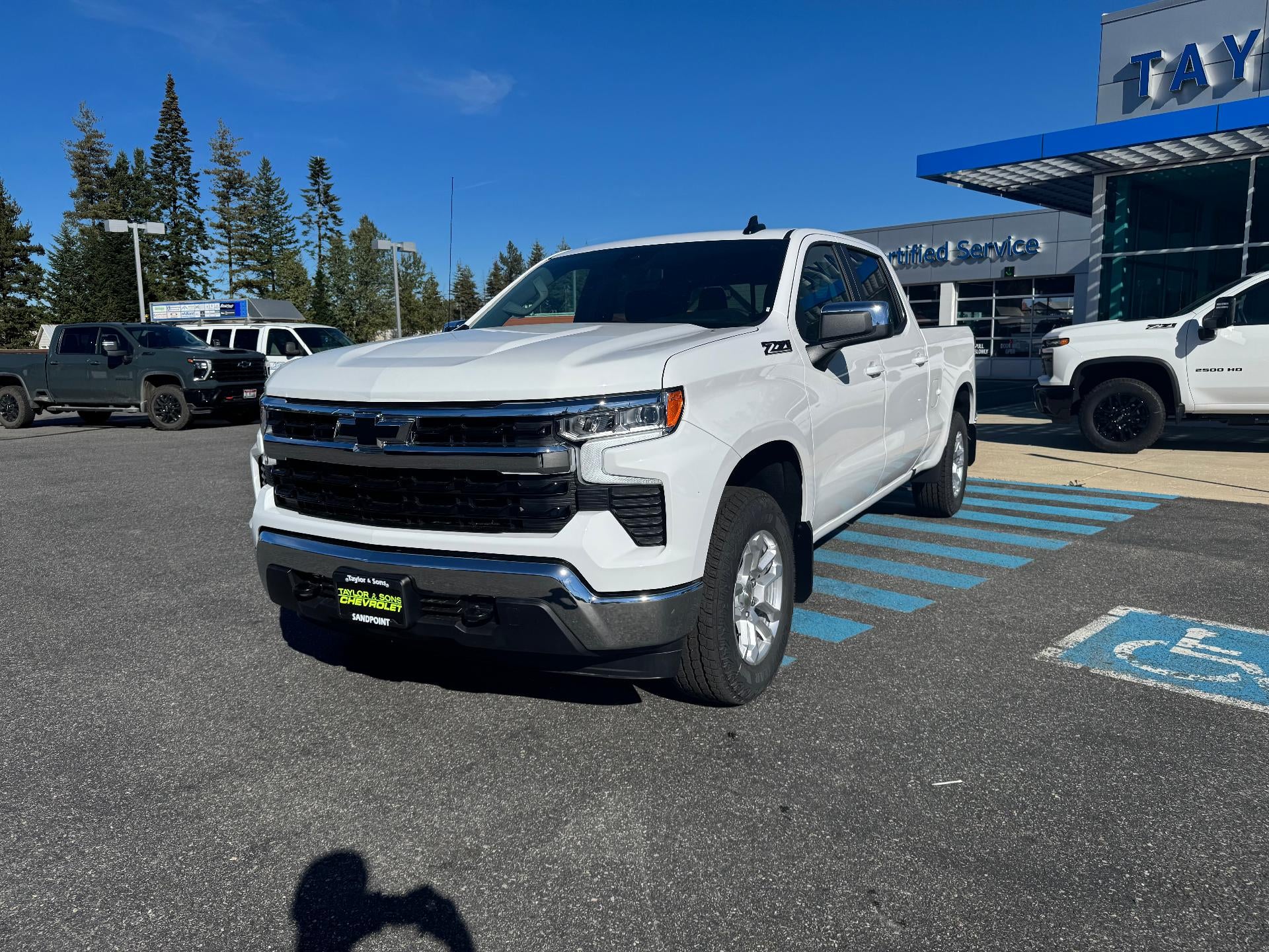 2026 Chevrolet Silverado 1500 LT / CREW / 5.3 LITER V8 / ADAPTIVE CRUISE / HEATED SEATS / STANDARD BOX