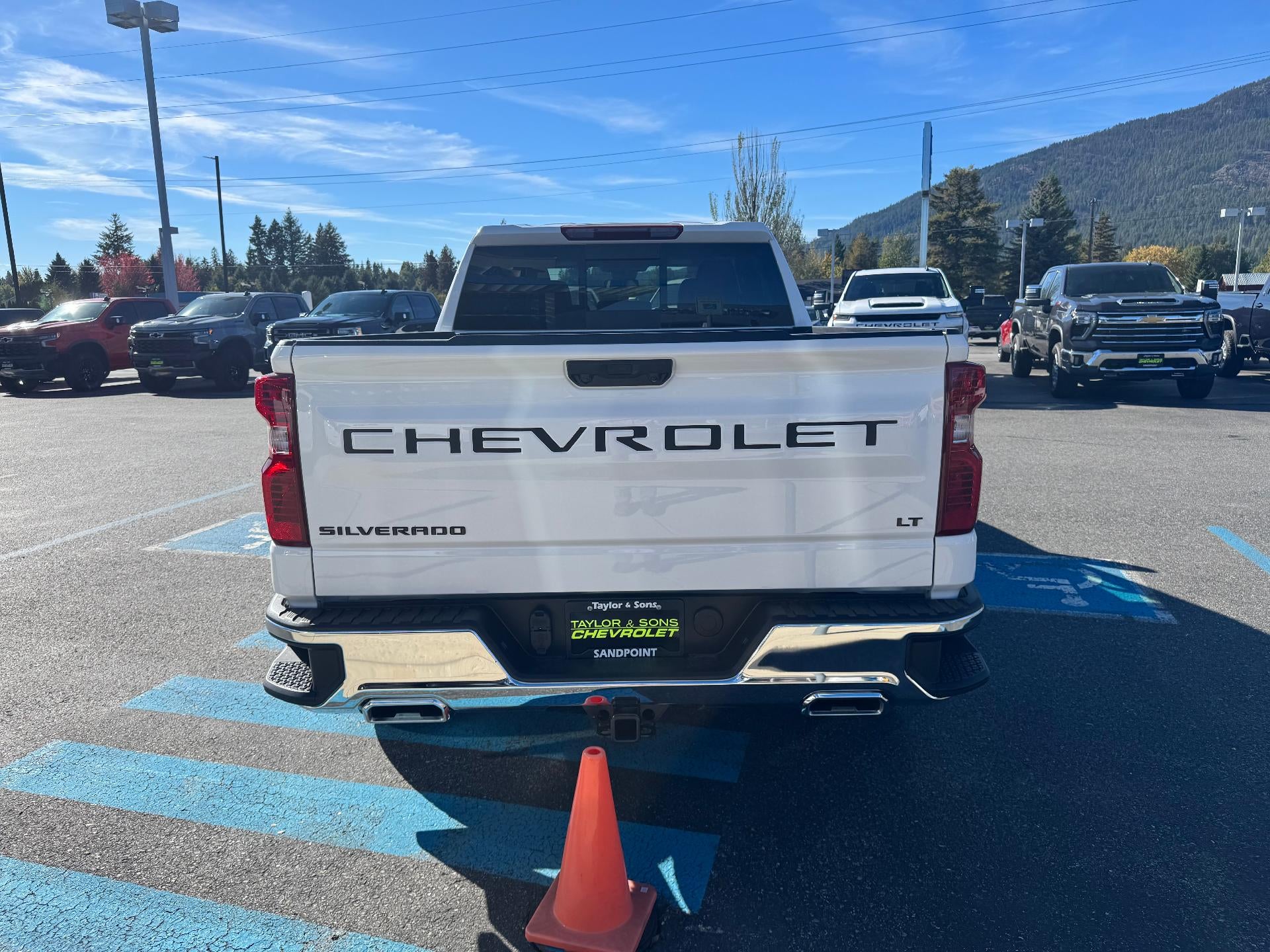 2026 Chevrolet Silverado 1500 LT / CREW / 5.3 LITER V8 / ADAPTIVE CRUISE / HEATED SEATS / STANDARD BOX