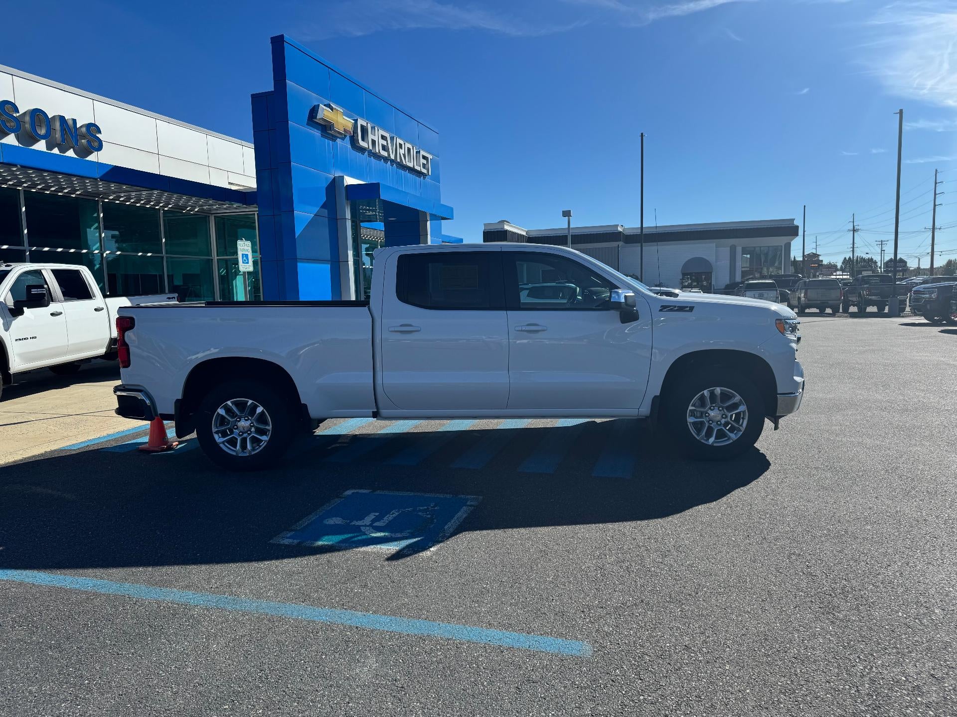 2026 Chevrolet Silverado 1500 LT / CREW / 5.3 LITER V8 / ADAPTIVE CRUISE / HEATED SEATS / STANDARD BOX