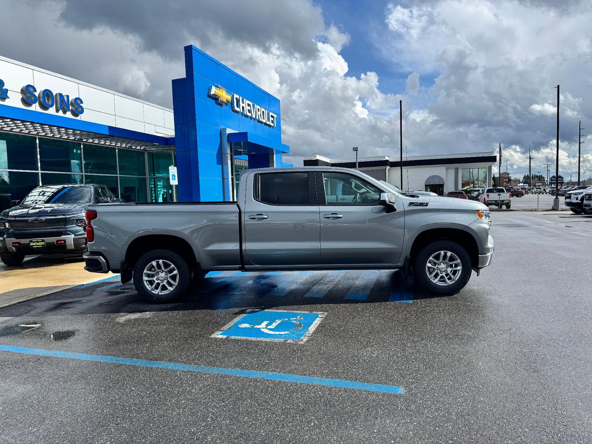2026 Chevrolet Silverado 1500 LT / CREW / 5.3 LITER V8 / ADAPTIVE CRUISE / HEATED SEATS / STANDARD BOX