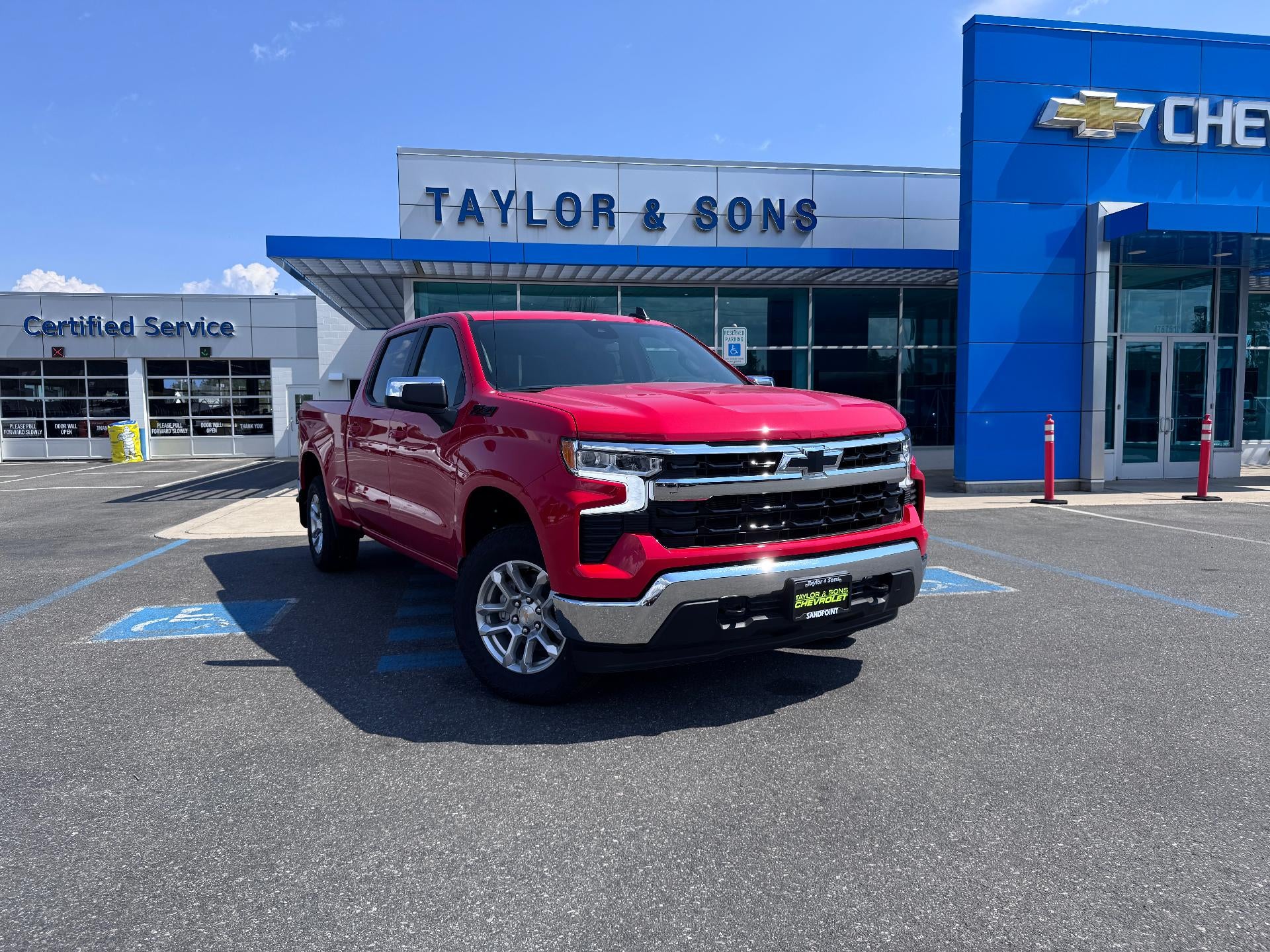 2026 Chevrolet Silverado 1500 LT / CREW / 5.3 LITER V8 / Z71 OFF ROAD / ADAPTIVE CRUISE / STANDARD BOX