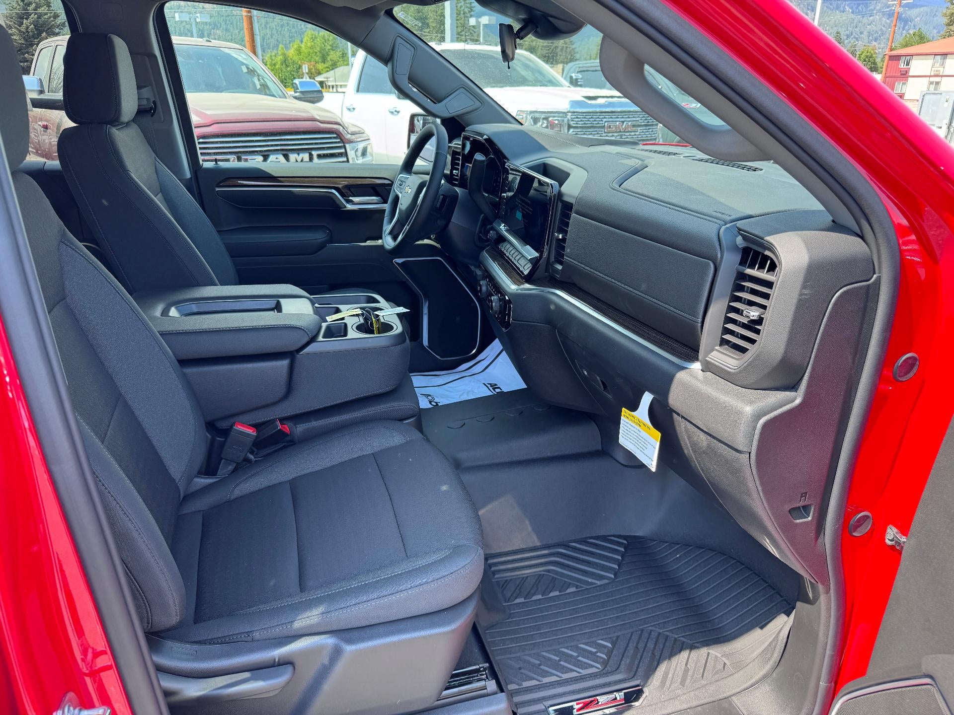 2026 Chevrolet Silverado 1500 LT / CREW / 5.3 LITER V8 / Z71 OFF ROAD / ADAPTIVE CRUISE / STANDARD BOX