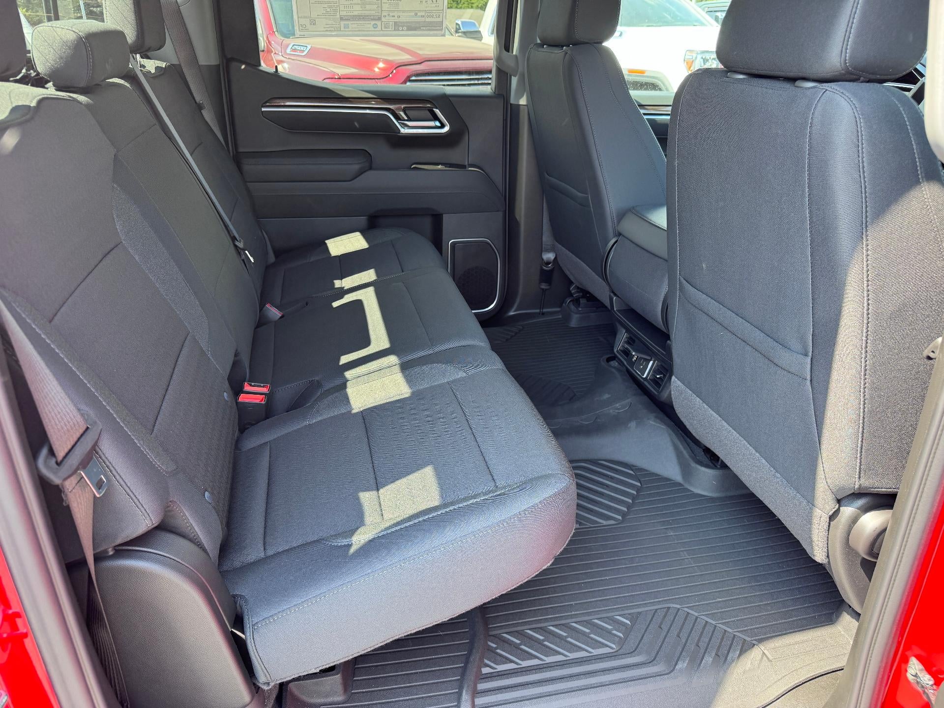 2026 Chevrolet Silverado 1500 LT / CREW / 5.3 LITER V8 / Z71 OFF ROAD / ADAPTIVE CRUISE / STANDARD BOX