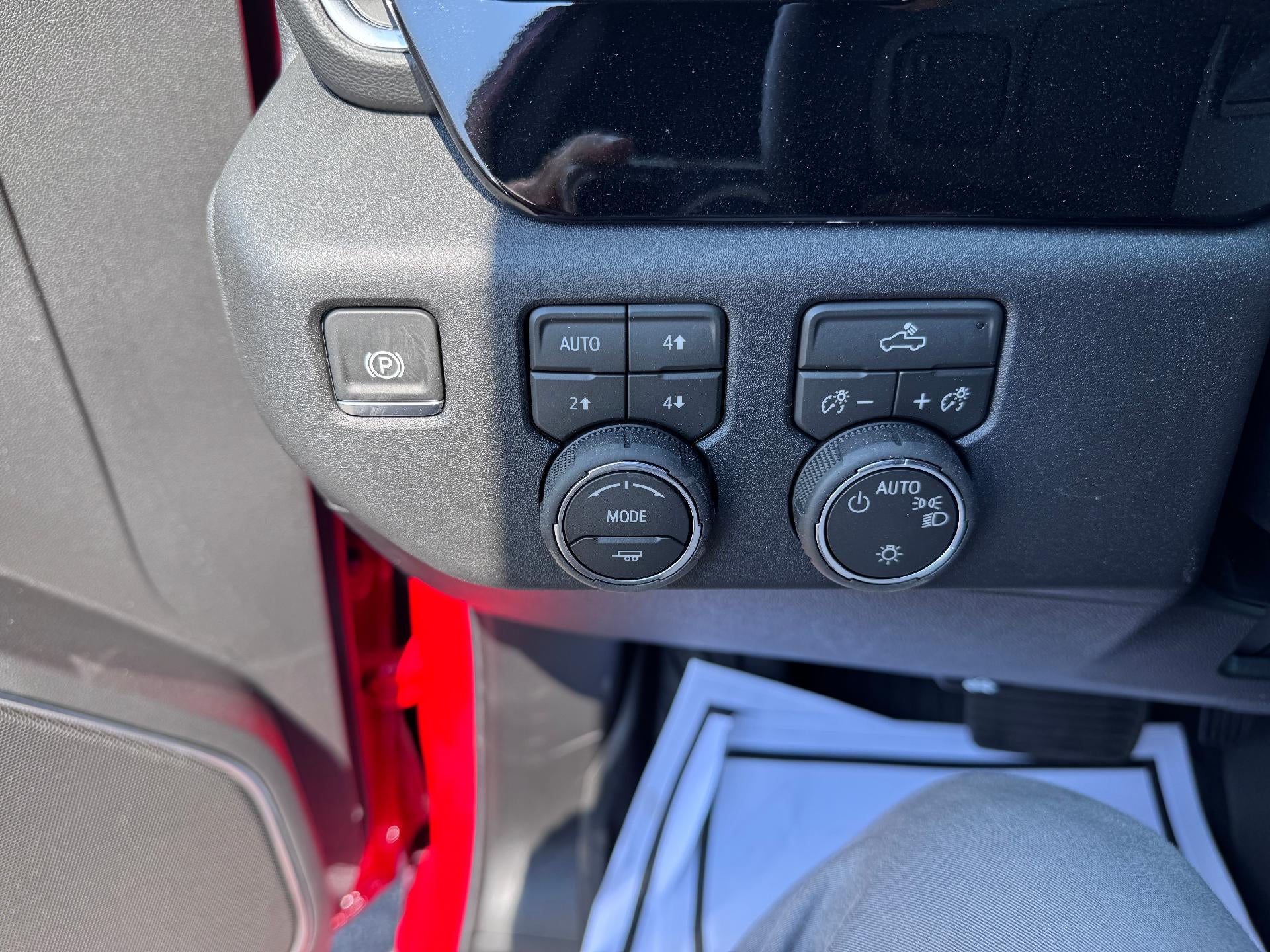 2026 Chevrolet Silverado 1500 LT / CREW / 5.3 LITER V8 / Z71 OFF ROAD / ADAPTIVE CRUISE / STANDARD BOX