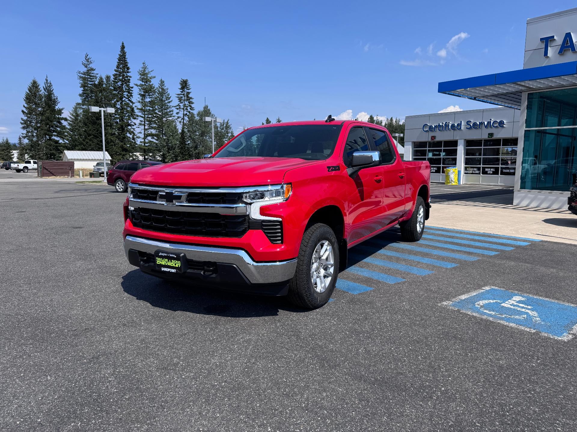 2026 Chevrolet Silverado 1500 LT / CREW / 5.3 LITER V8 / Z71 OFF ROAD / ADAPTIVE CRUISE / STANDARD BOX