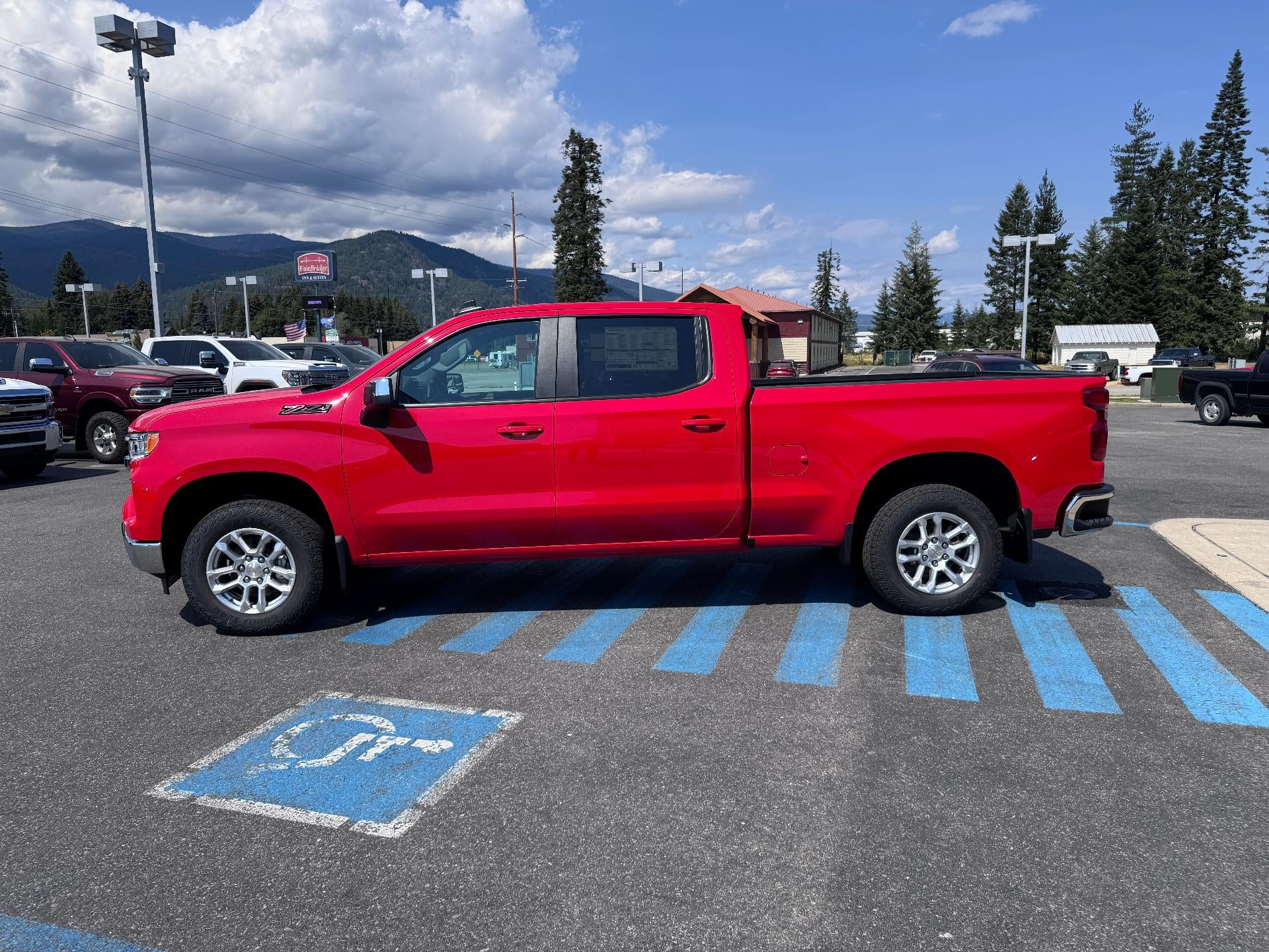 2026 Chevrolet Silverado 1500 LT / CREW / 5.3 LITER V8 / Z71 OFF ROAD / ADAPTIVE CRUISE / STANDARD BOX