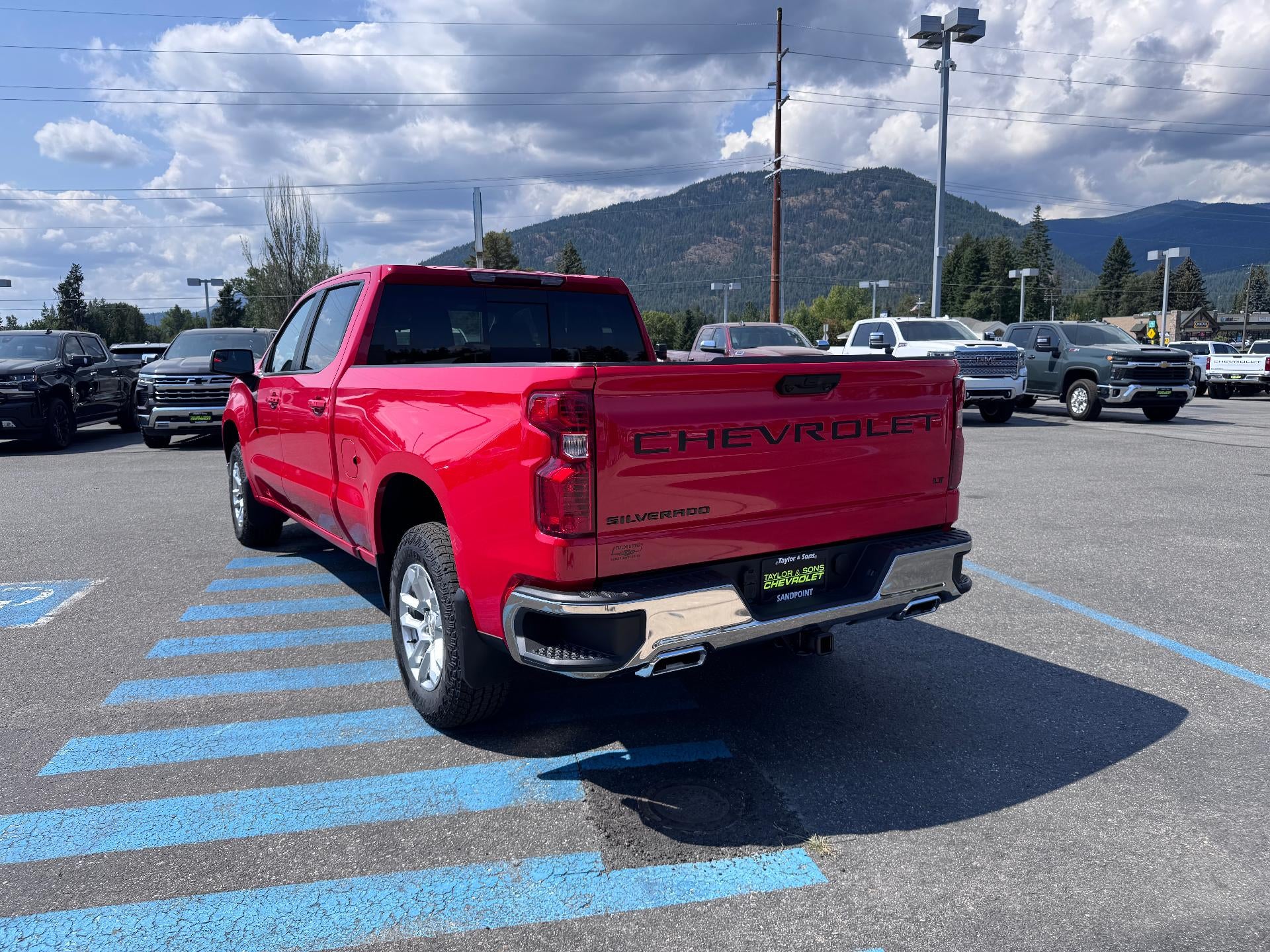 2026 Chevrolet Silverado 1500 LT / CREW / 5.3 LITER V8 / Z71 OFF ROAD / ADAPTIVE CRUISE / STANDARD BOX