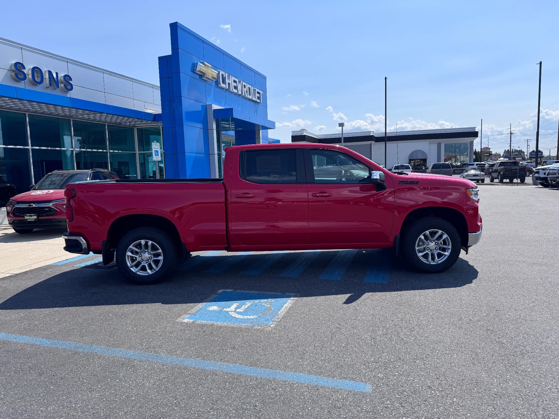 2026 Chevrolet Silverado 1500 LT / CREW / 5.3 LITER V8 / Z71 OFF ROAD / ADAPTIVE CRUISE / STANDARD BOX