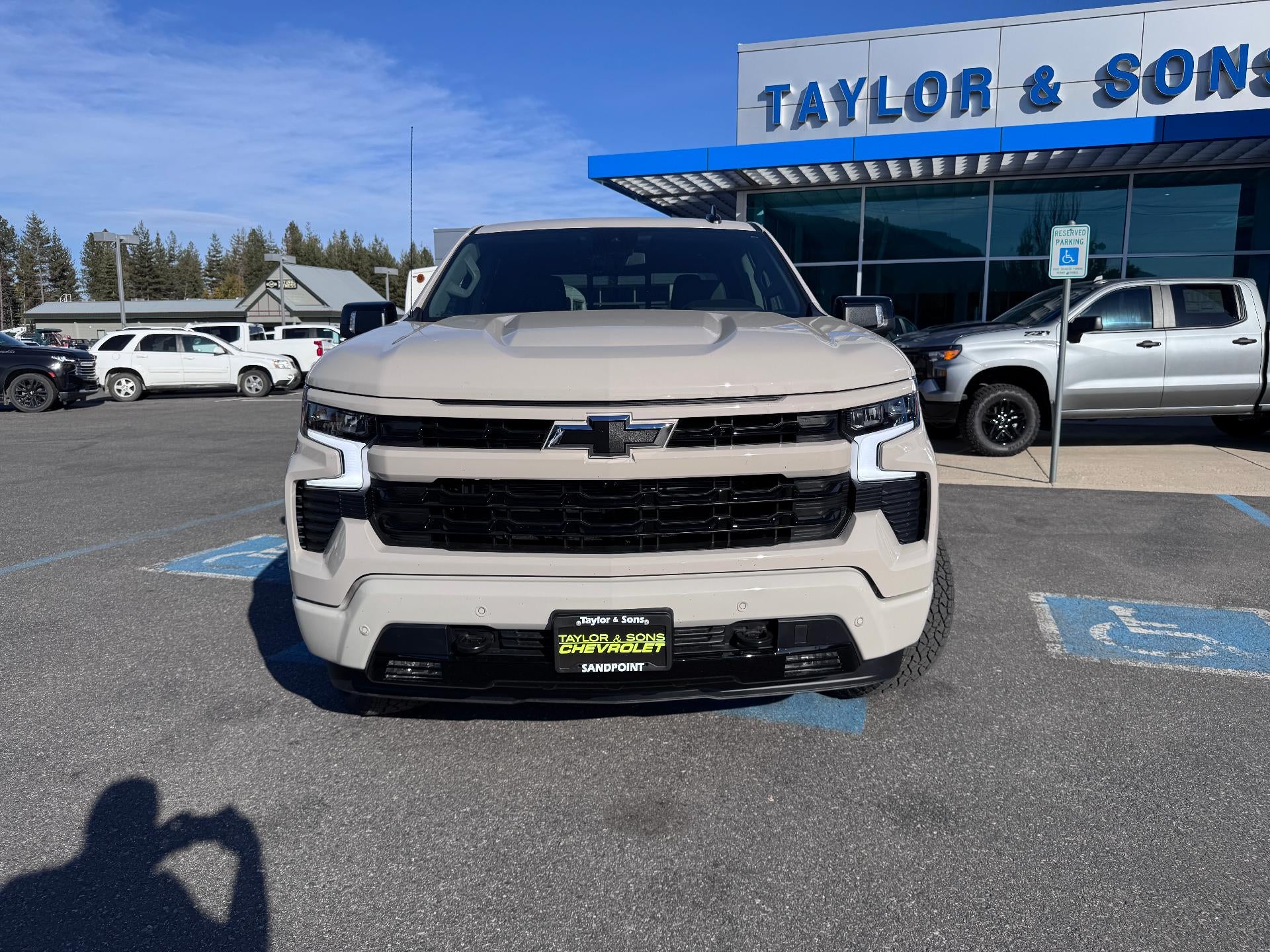 2026 Chevrolet Silverado 1500 RST / CREW / 5.3 LITER V8 / Z71 OFF ROAD / PREMIUM PCKG / DARK APPEARANCE