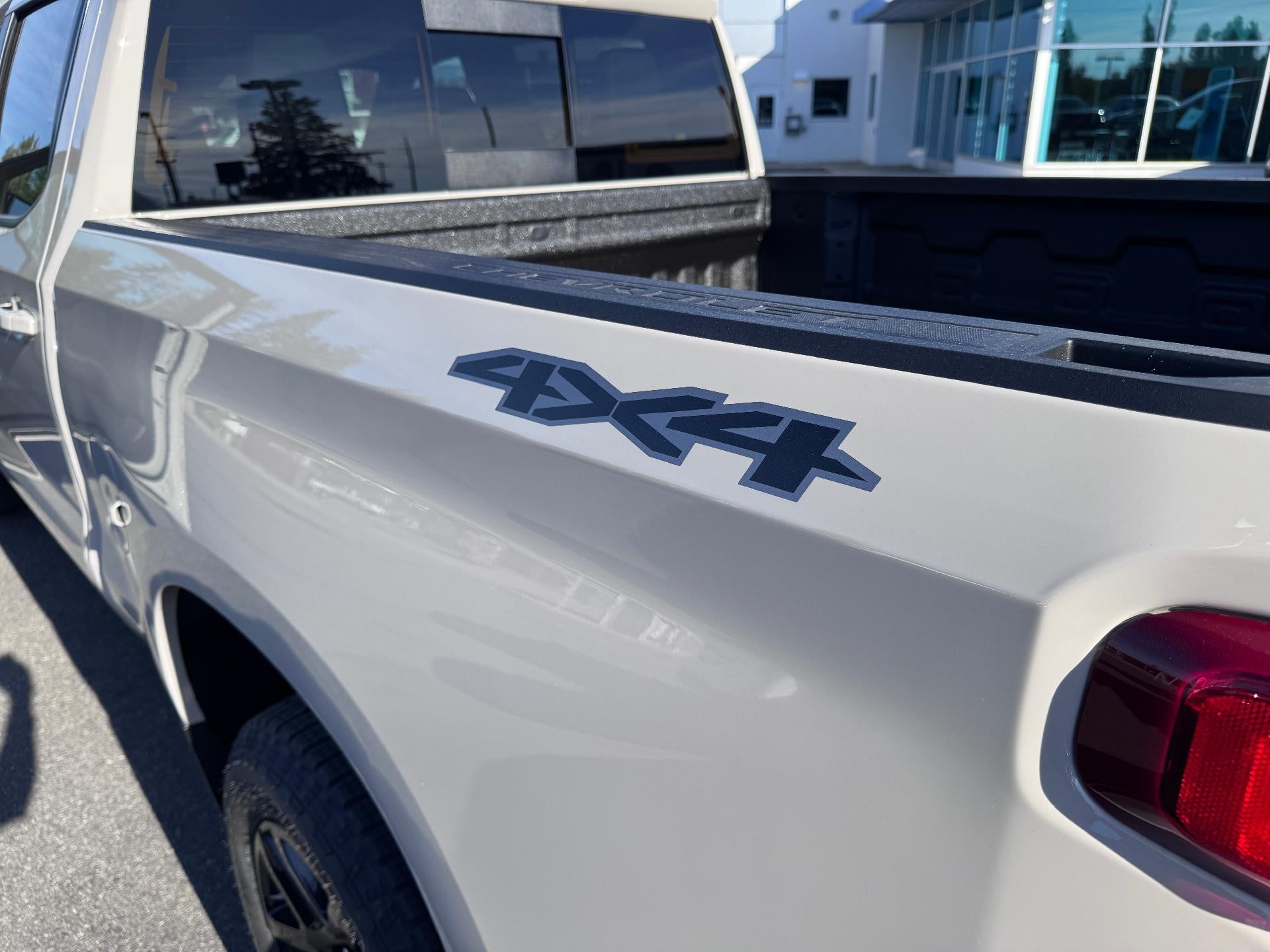 2026 Chevrolet Silverado 1500 RST / CREW / 5.3 LITER V8 / Z71 OFF ROAD / PREMIUM PCKG / DARK APPEARANCE